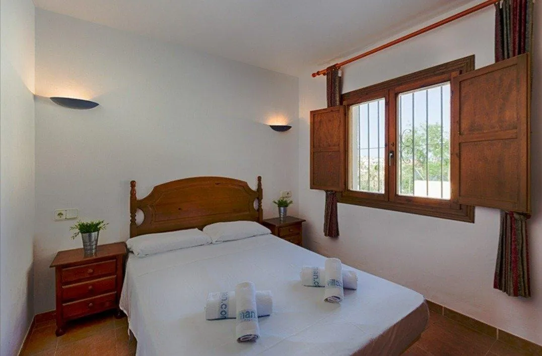 VILLA MIT FREIEM BLICK IN CALPE.