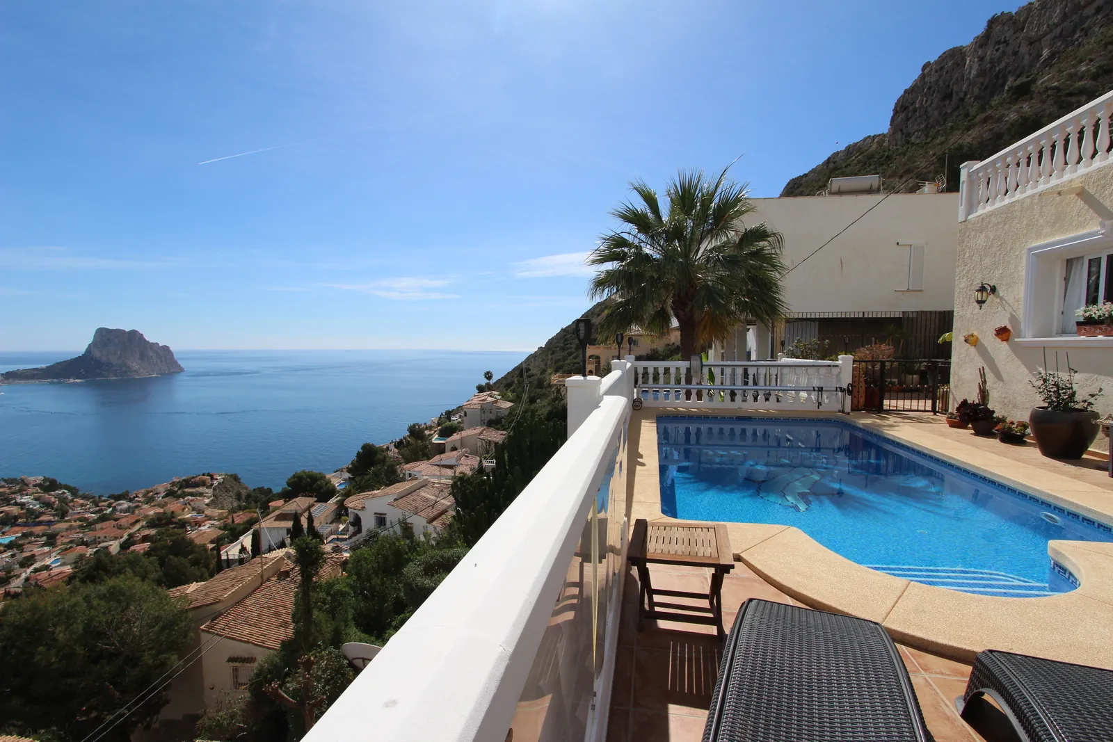 VILLA CON VISTAS IMPRESIONANTES AL MAR