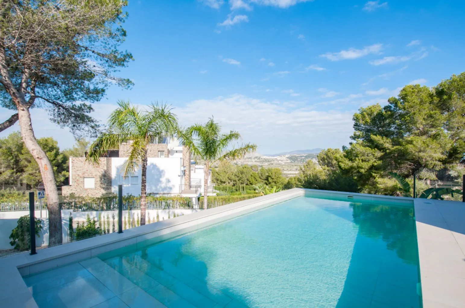 NEW CONSTRUCTION VILLA IN MORAIRA, LOCATED IN THE BENIMEIT AREA