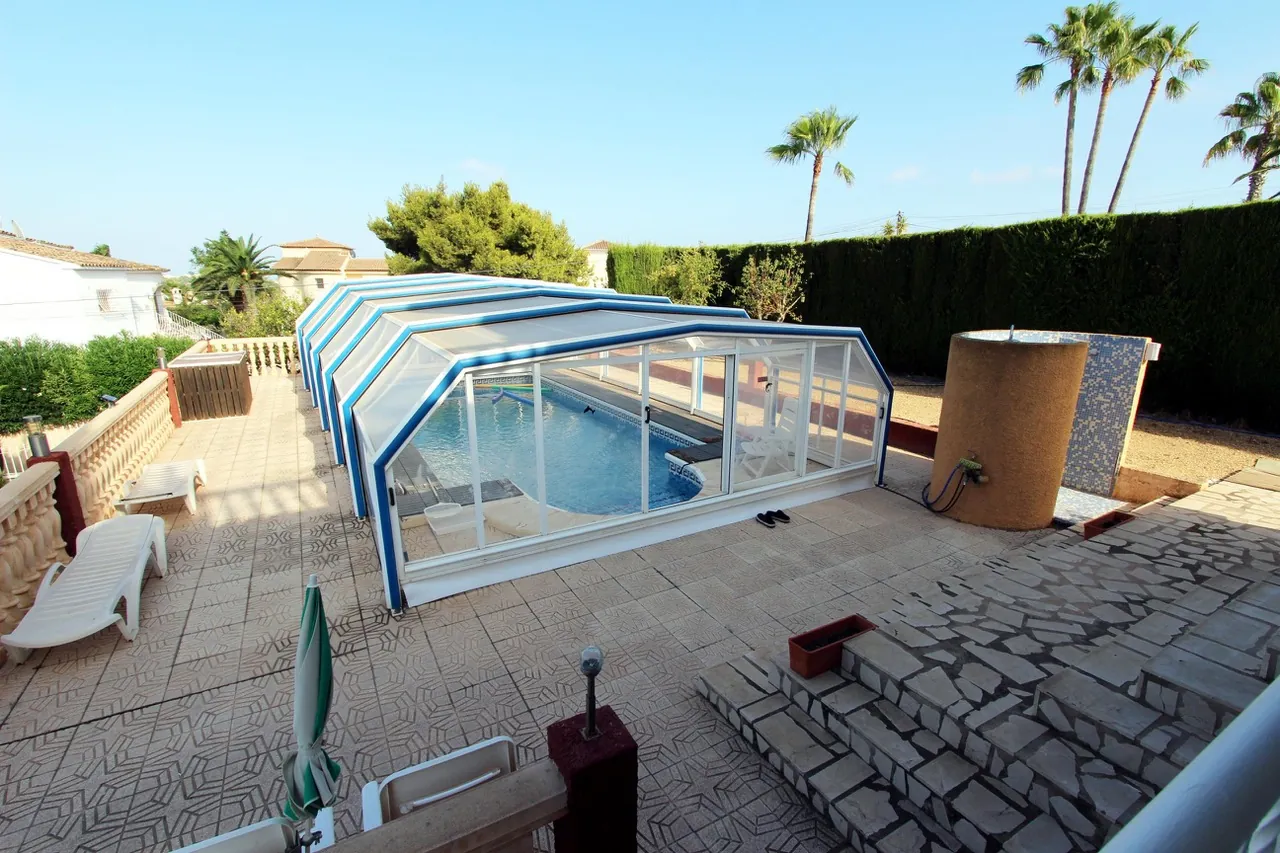 SPACIOUS AND SPACIOUS VILLA IN CALPE