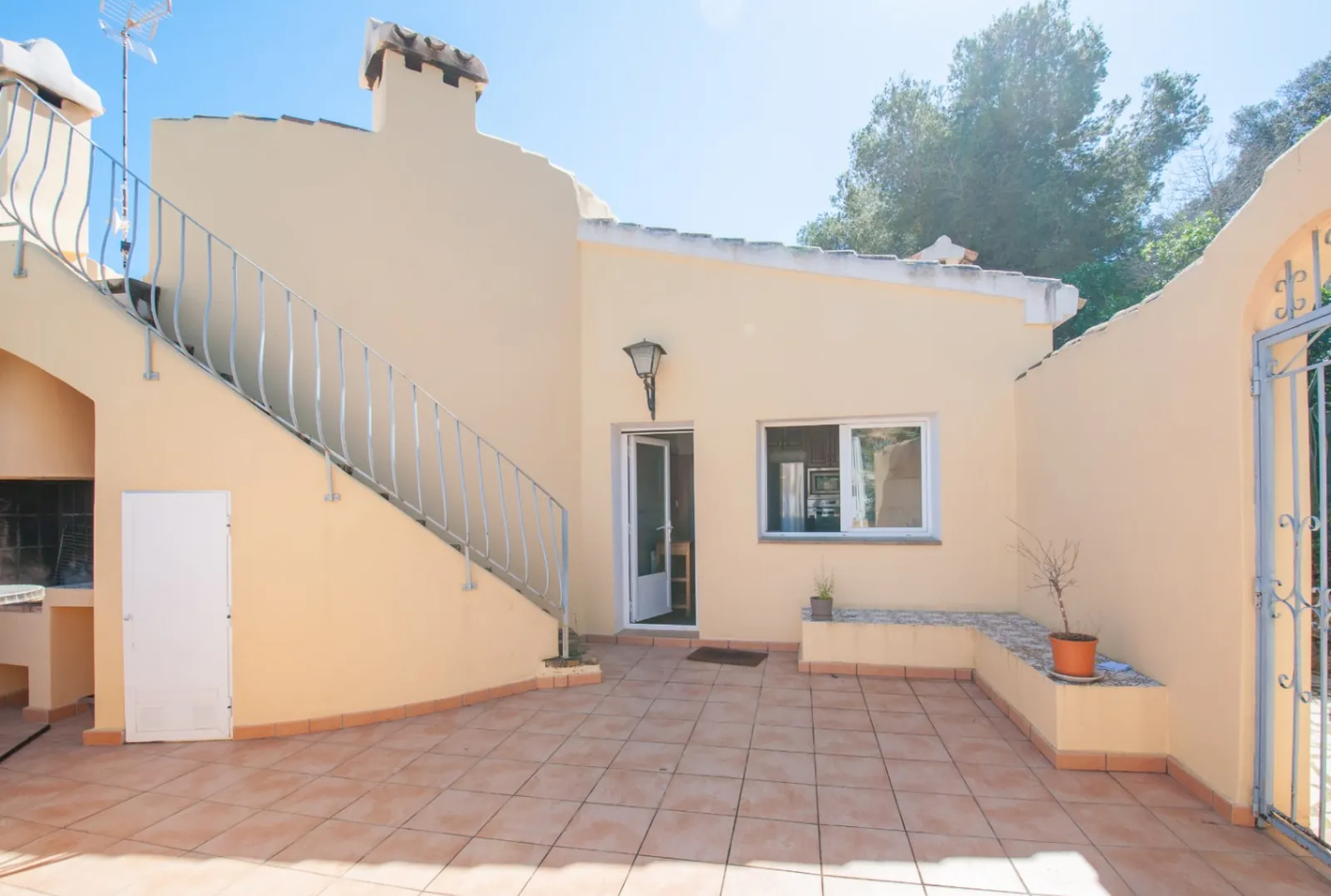 Villa con Vistas al Mar y Privacidad en Jávea – Costa Nova