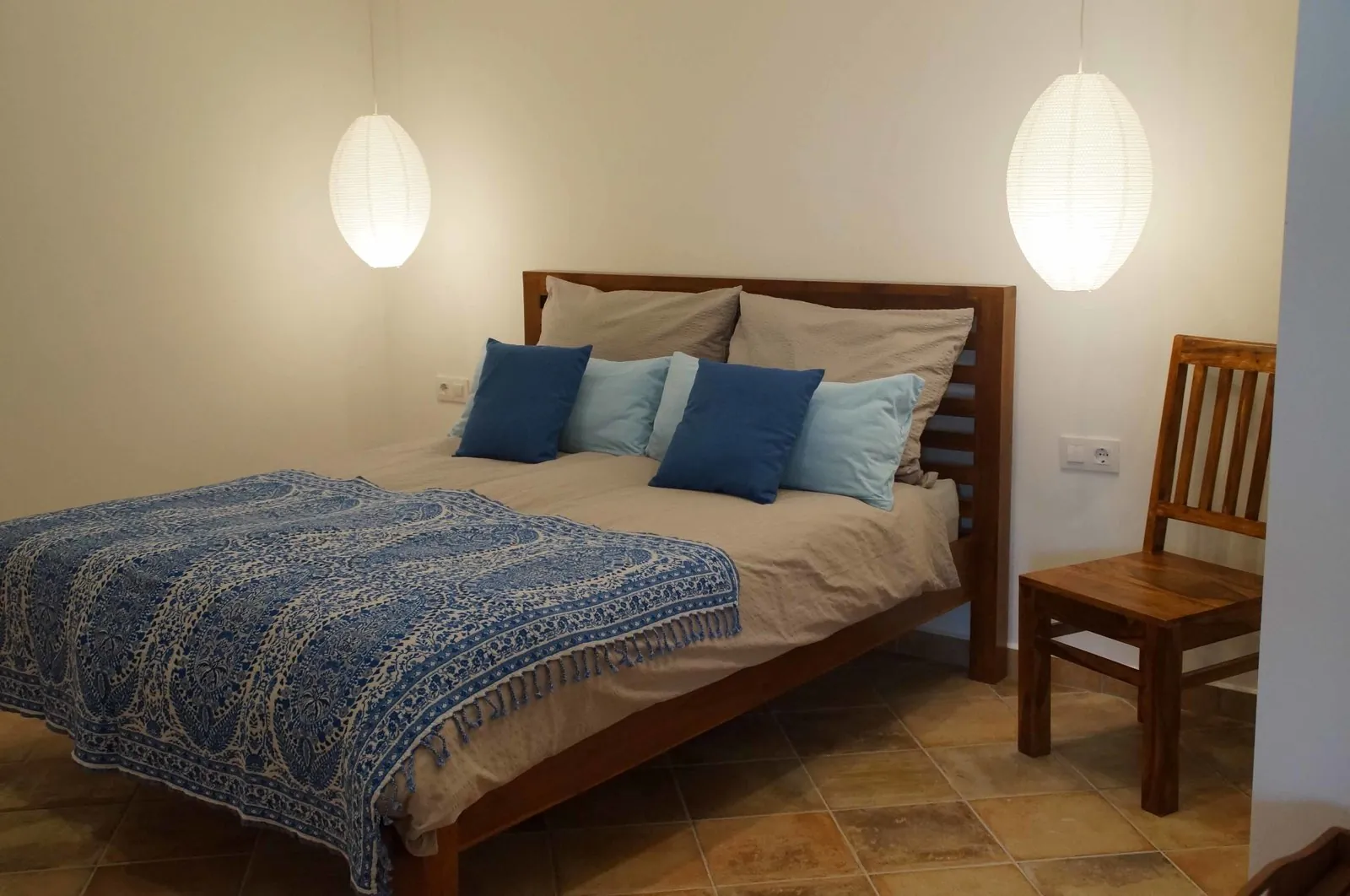 Chalet moderno combinado con estilo rústico en Denia con vistas al mar espectaculares