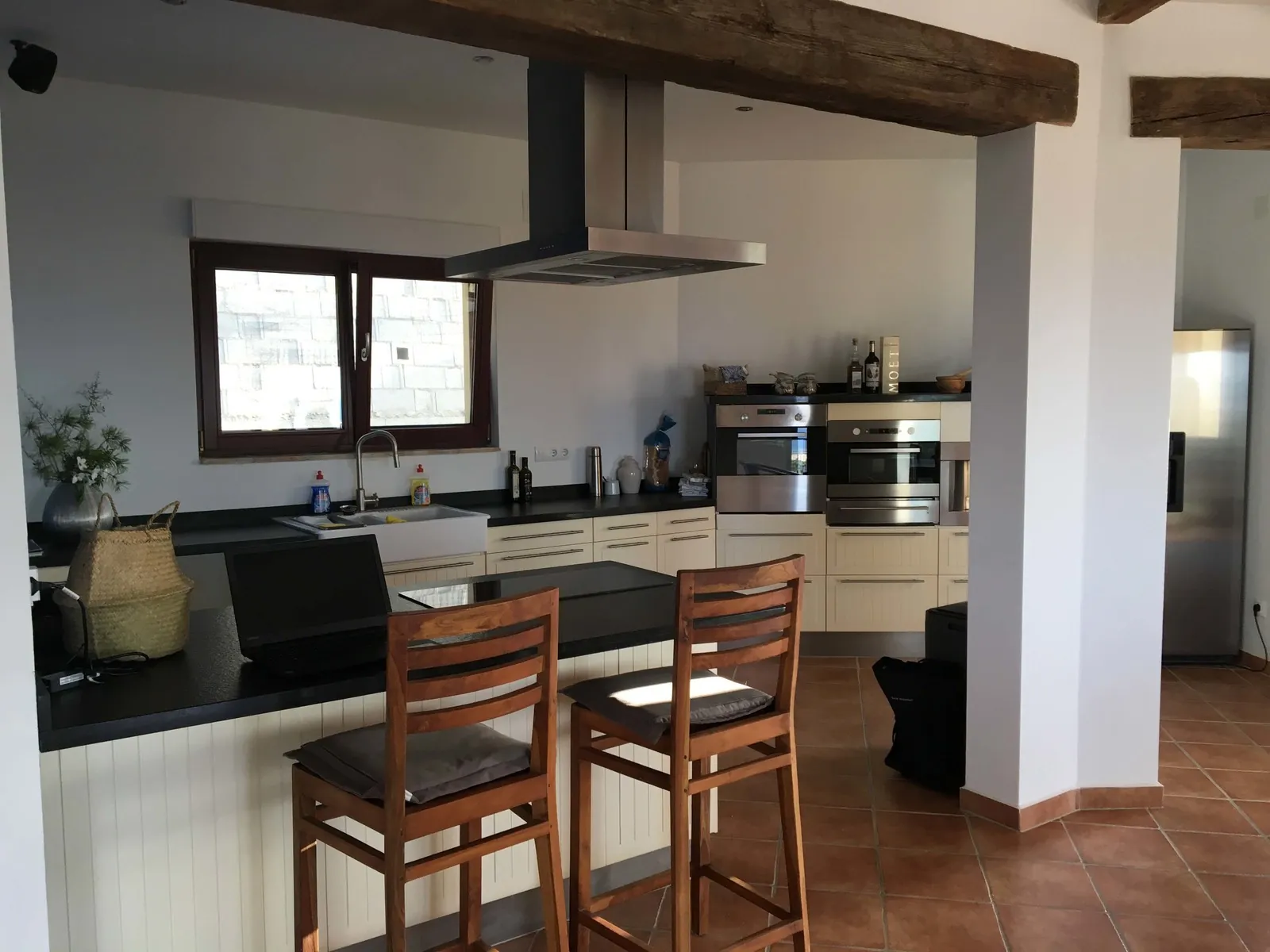 Chalet moderno combinado con estilo rústico en Denia con vistas al mar espectaculares