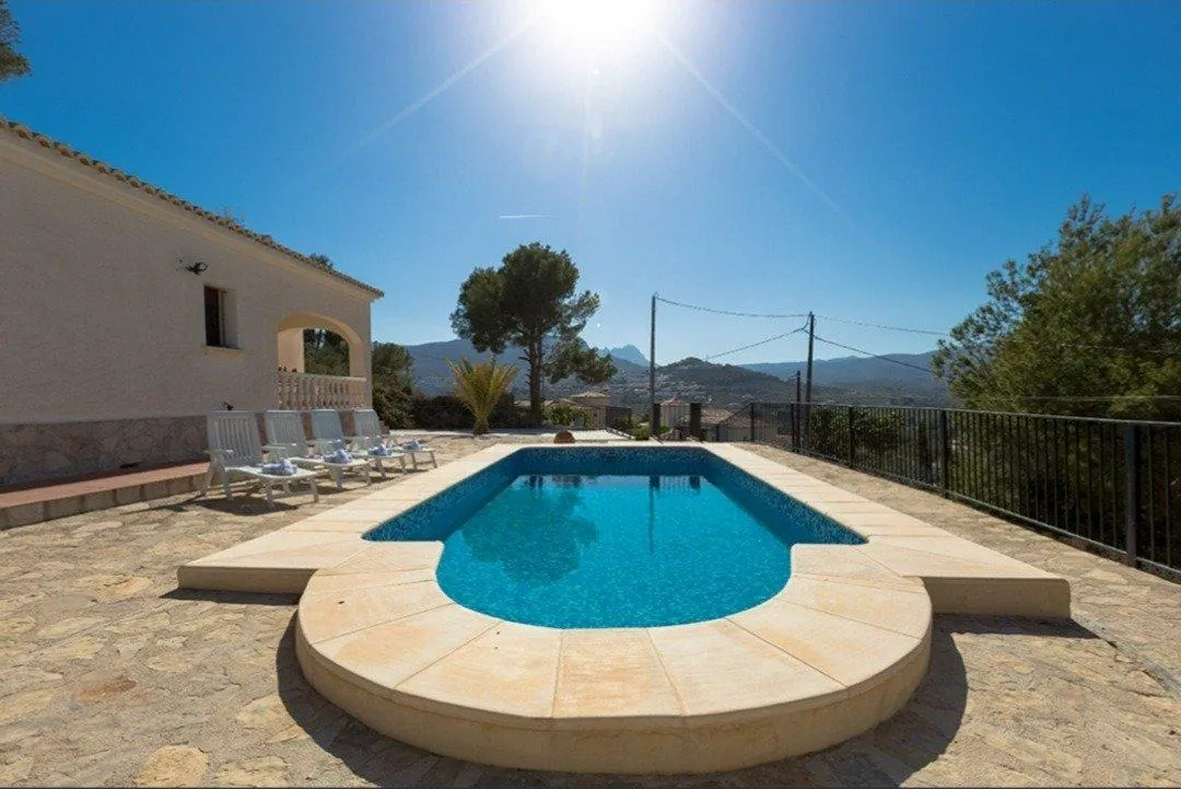 VILLA MIT FREIEM BLICK IN CALPE.