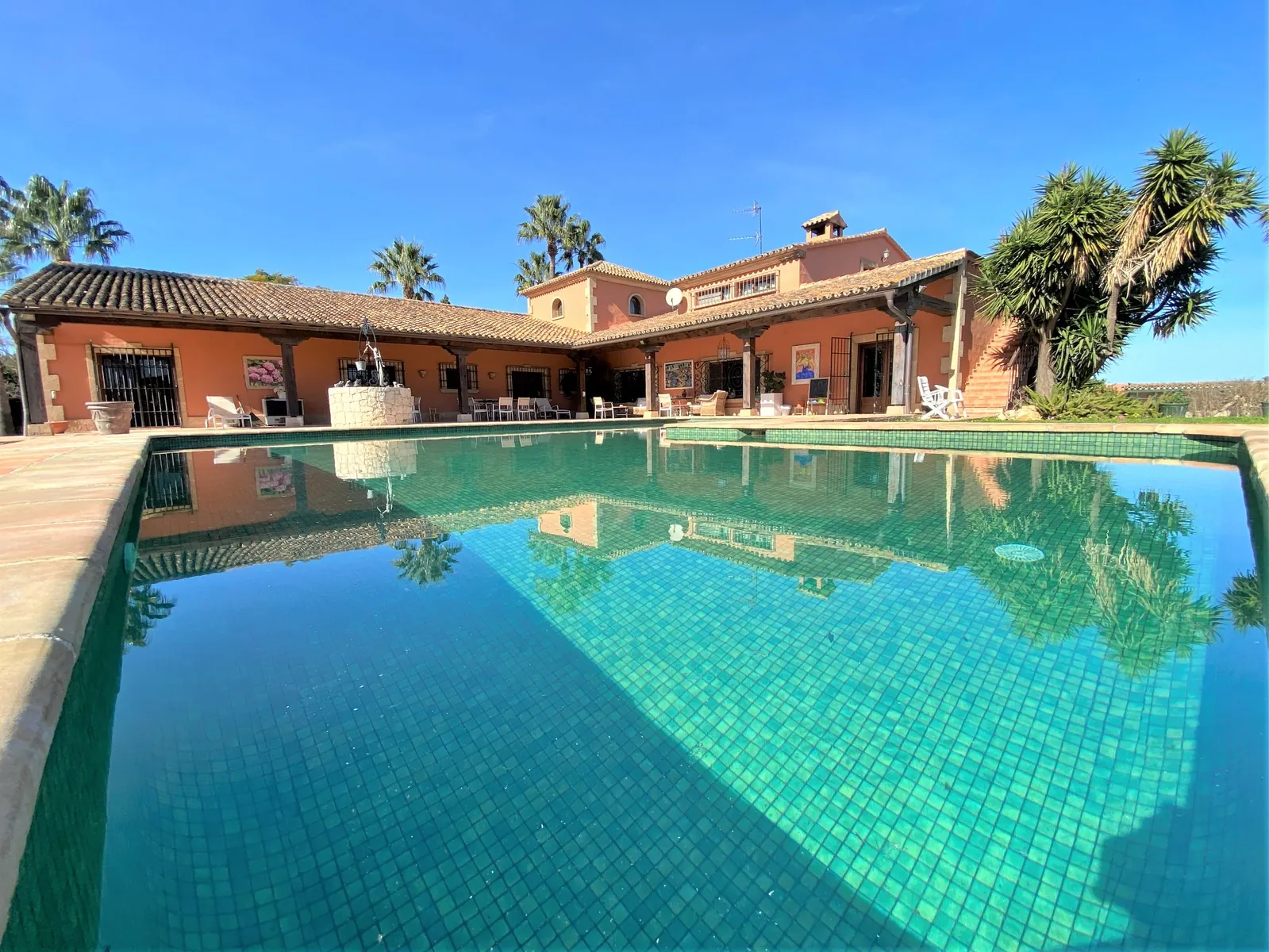 Encantadora casa de campo en estilo espa&ntilde;ol en una parcela tranquila, grande cerca de Denia