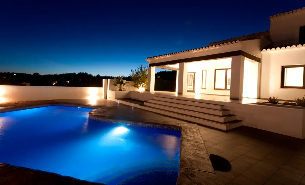 Instapklare nieuwbouw villa met zeezicht te koop in Moraira