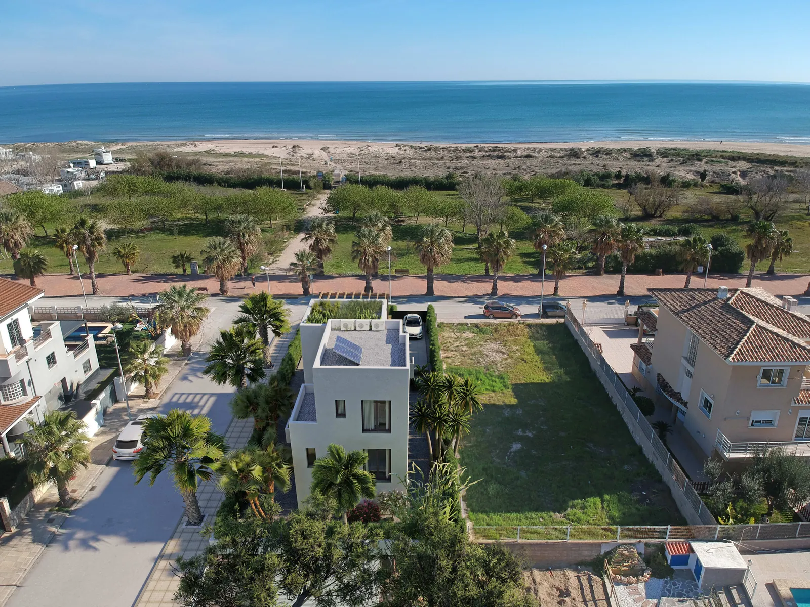 Villa de estilo ibicenco en primera línea de playa en Rabdells, Oliva