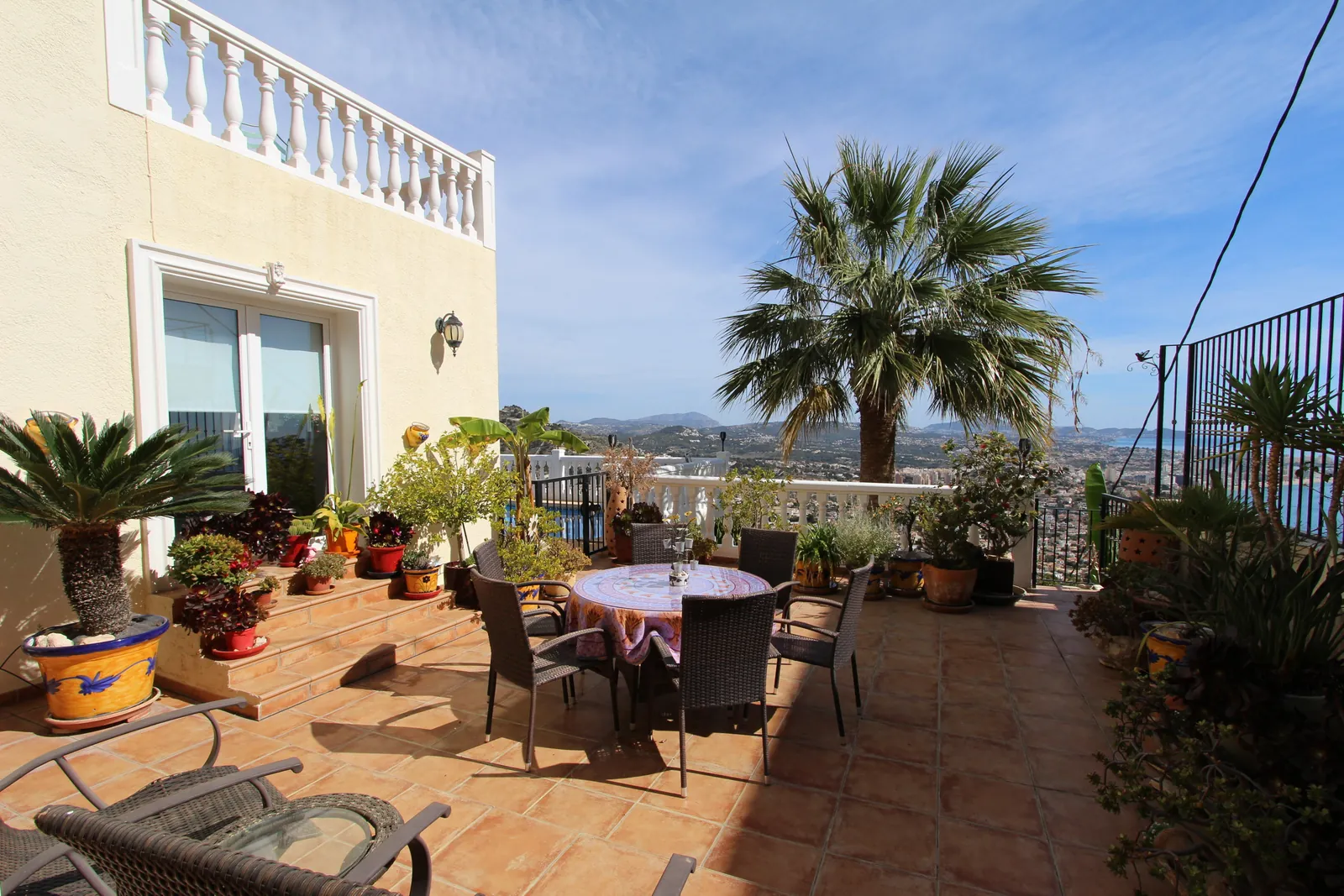 VILLA CON VISTAS IMPRESIONANTES AL MAR