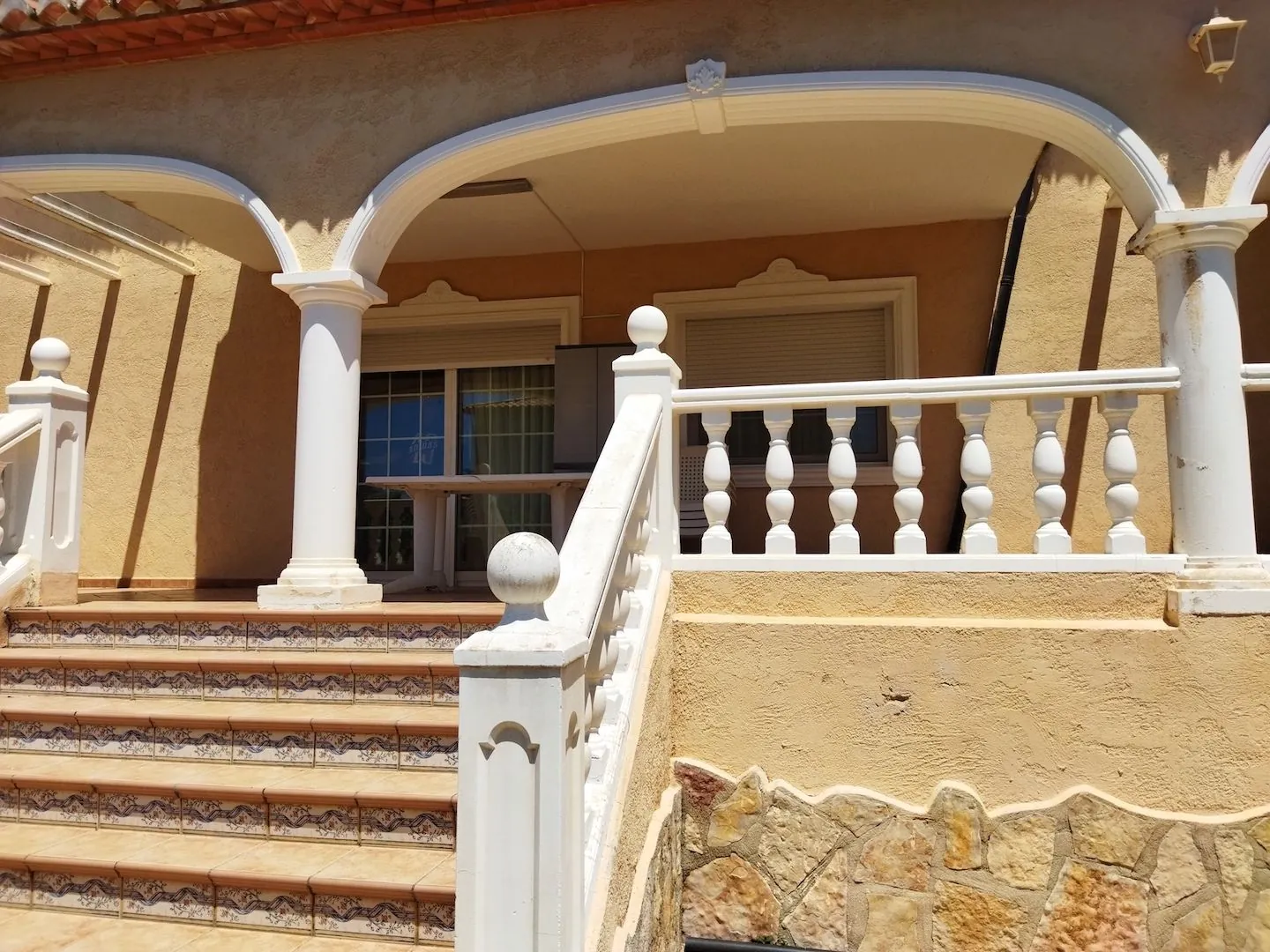 Gran Villa con 3 viviendas independientes y excelente  ubicación
