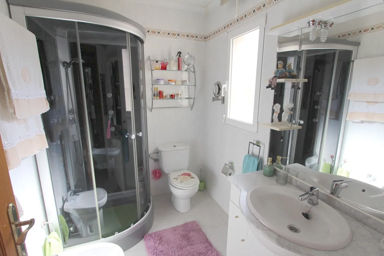 SPACIOUS AND SPACIOUS VILLA IN CALPE