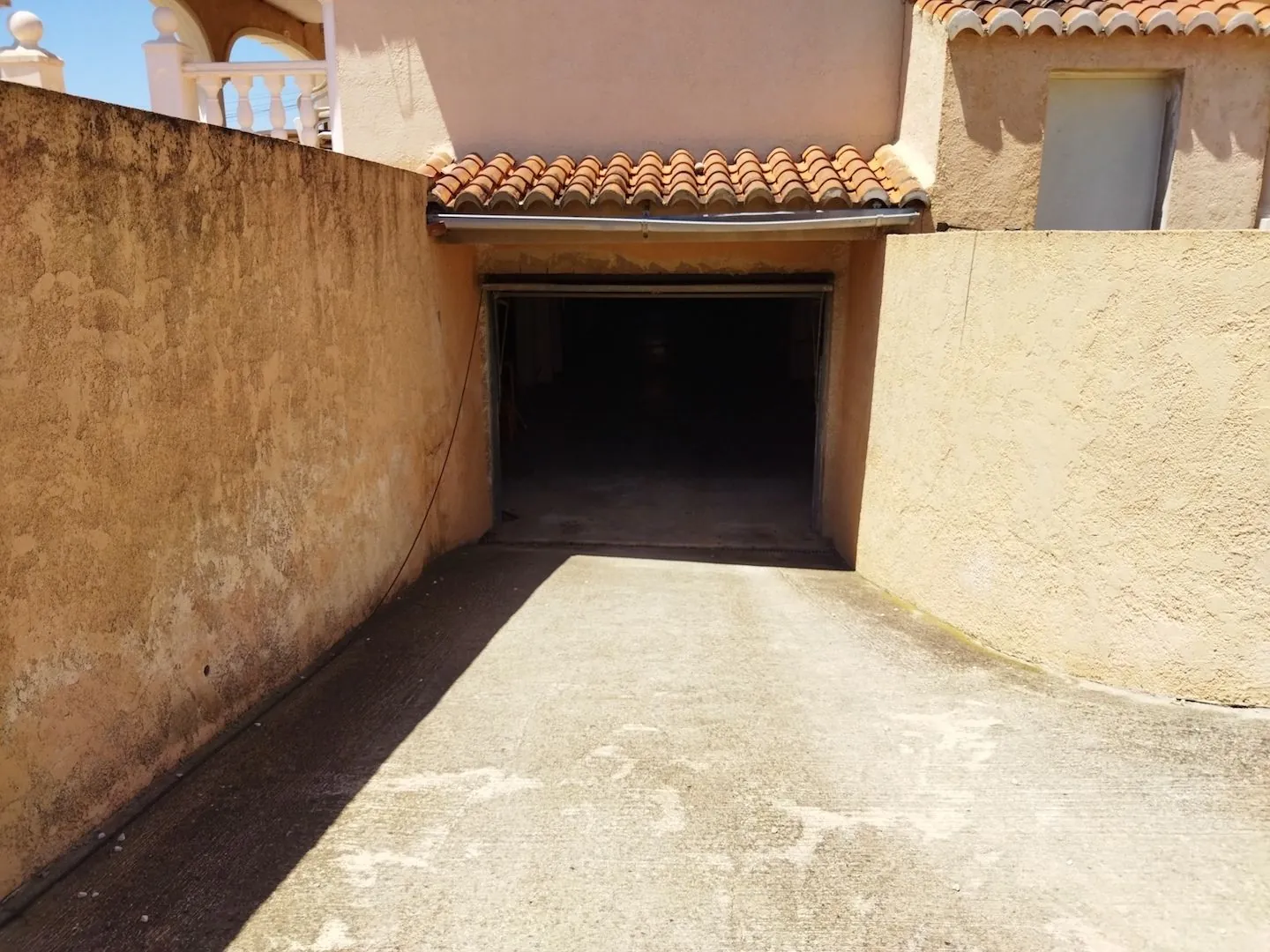 Gran Villa con 3 viviendas independientes y excelente  ubicación