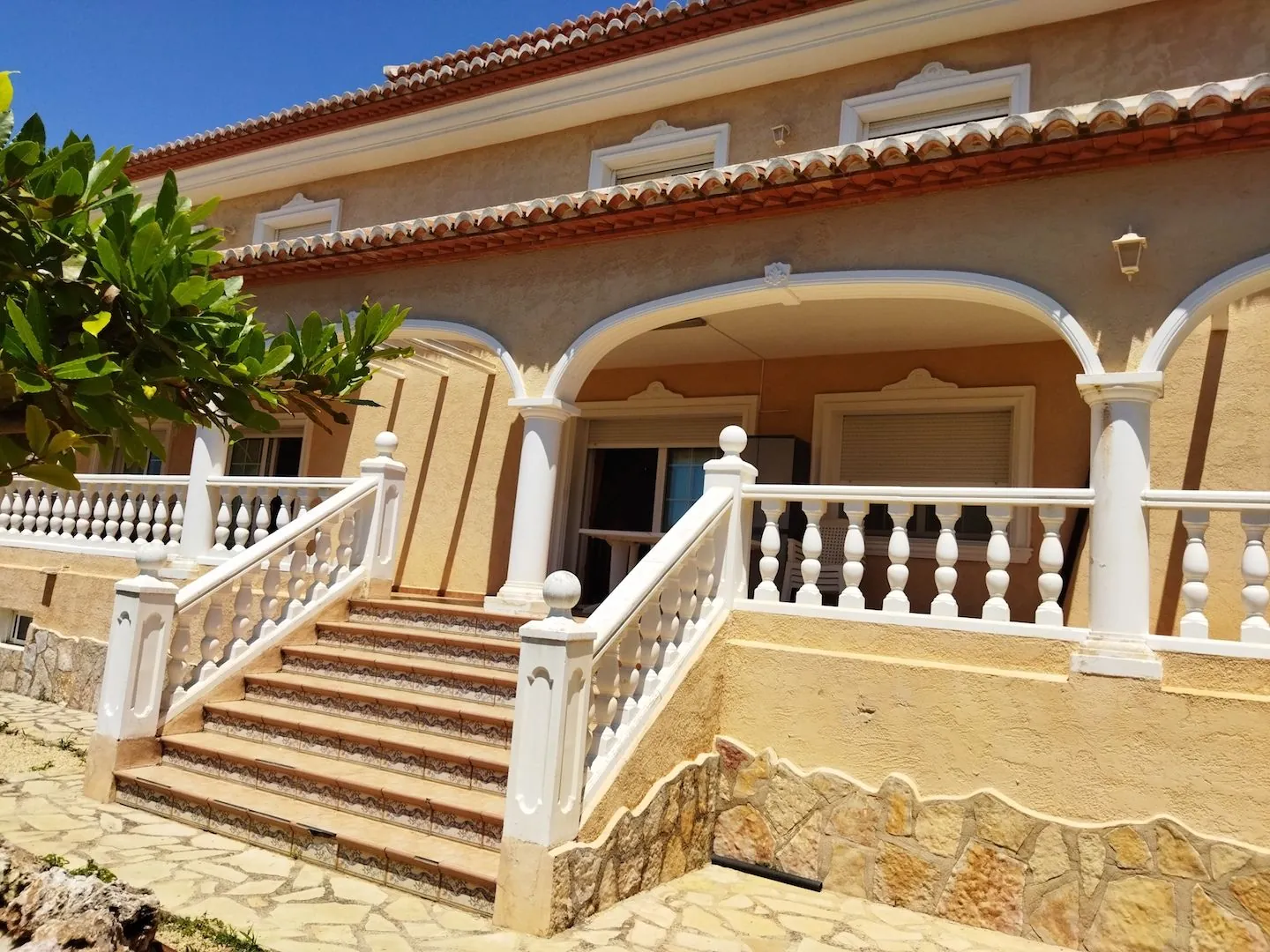 Gran Villa con 3 viviendas independientes y excelente  ubicación
