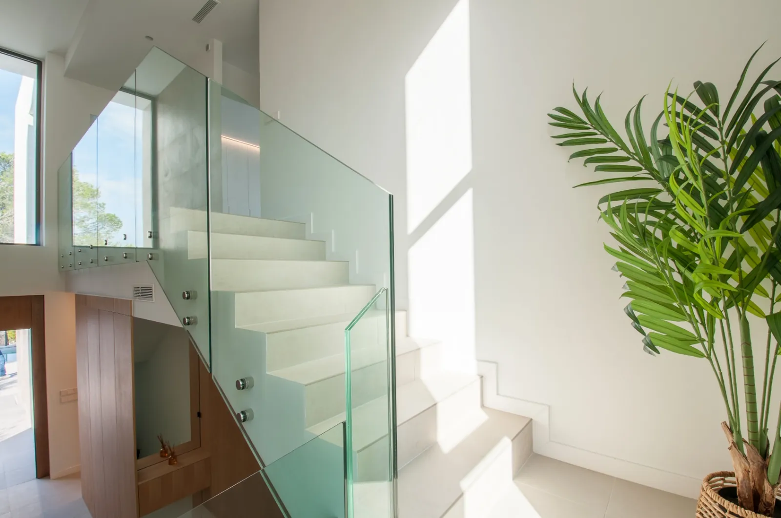NEW CONSTRUCTION VILLA IN MORAIRA, LOCATED IN THE BENIMEIT AREA