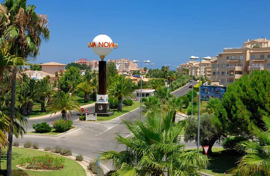 Villa de estilo ibicenco en primera línea de playa en Rabdells, Oliva
