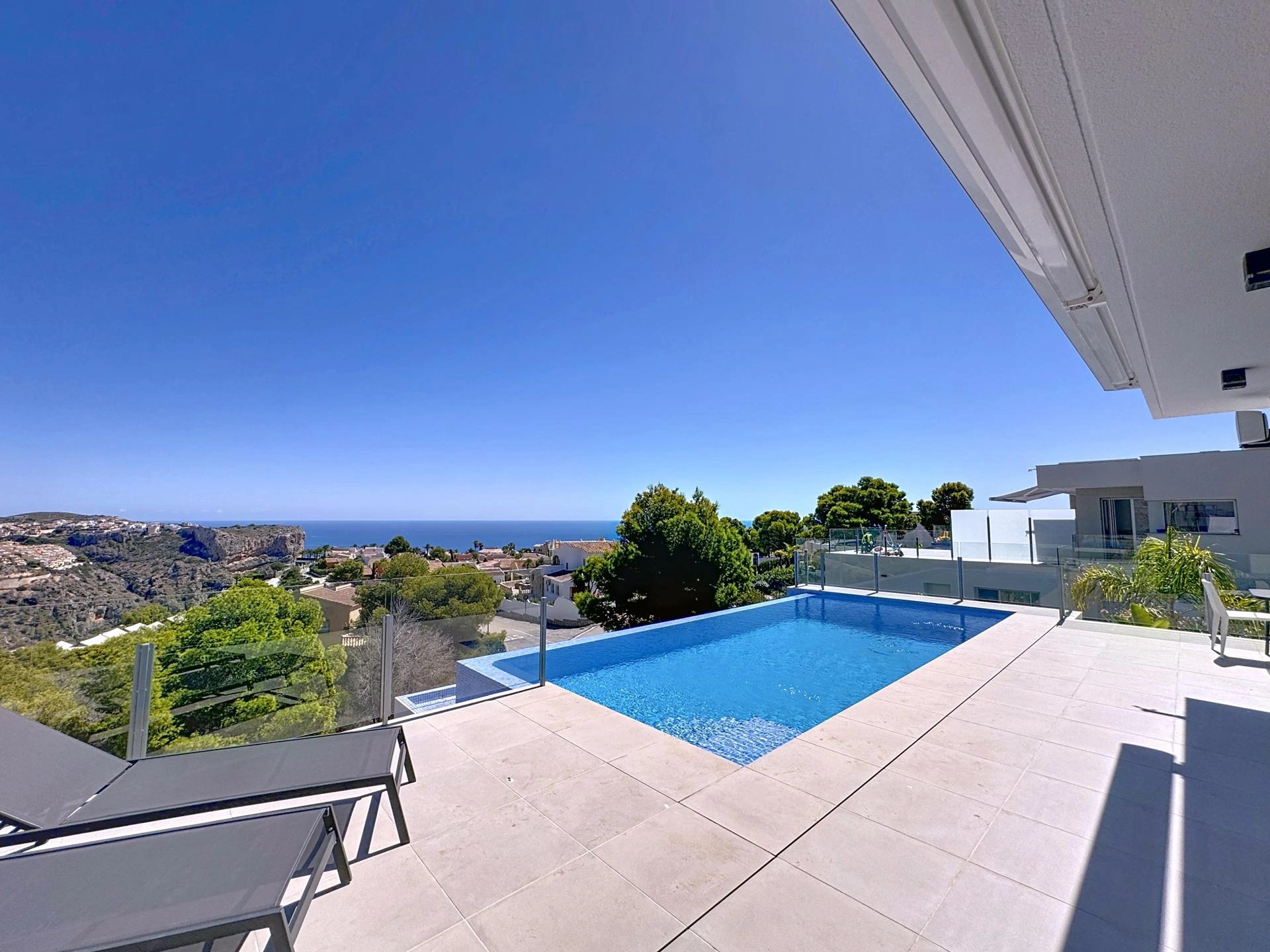 Cumbre del Sol villa moderna con vistas al mar y piscina privada