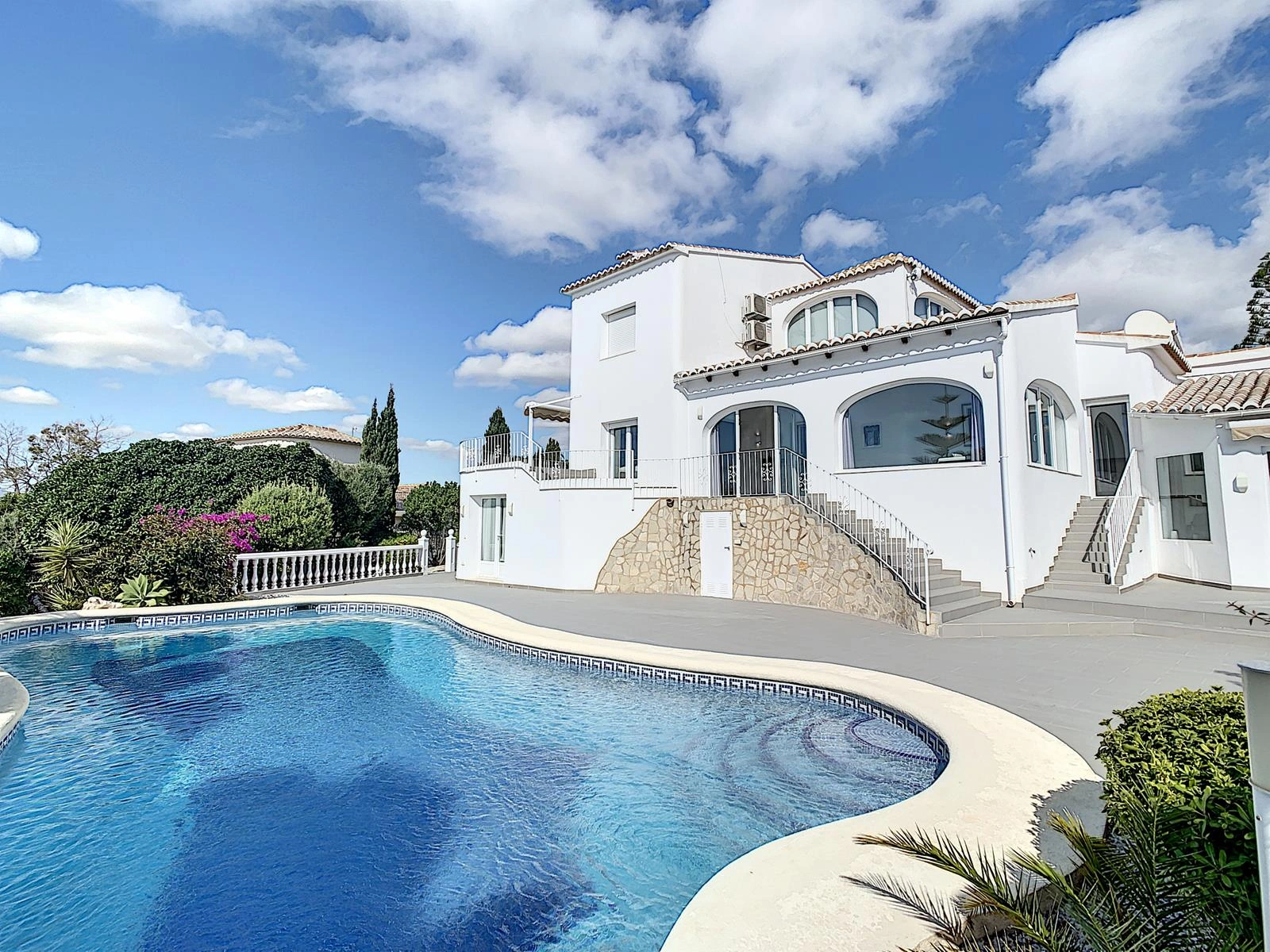 Cumbre del Sol villa renovada con vistas al mar