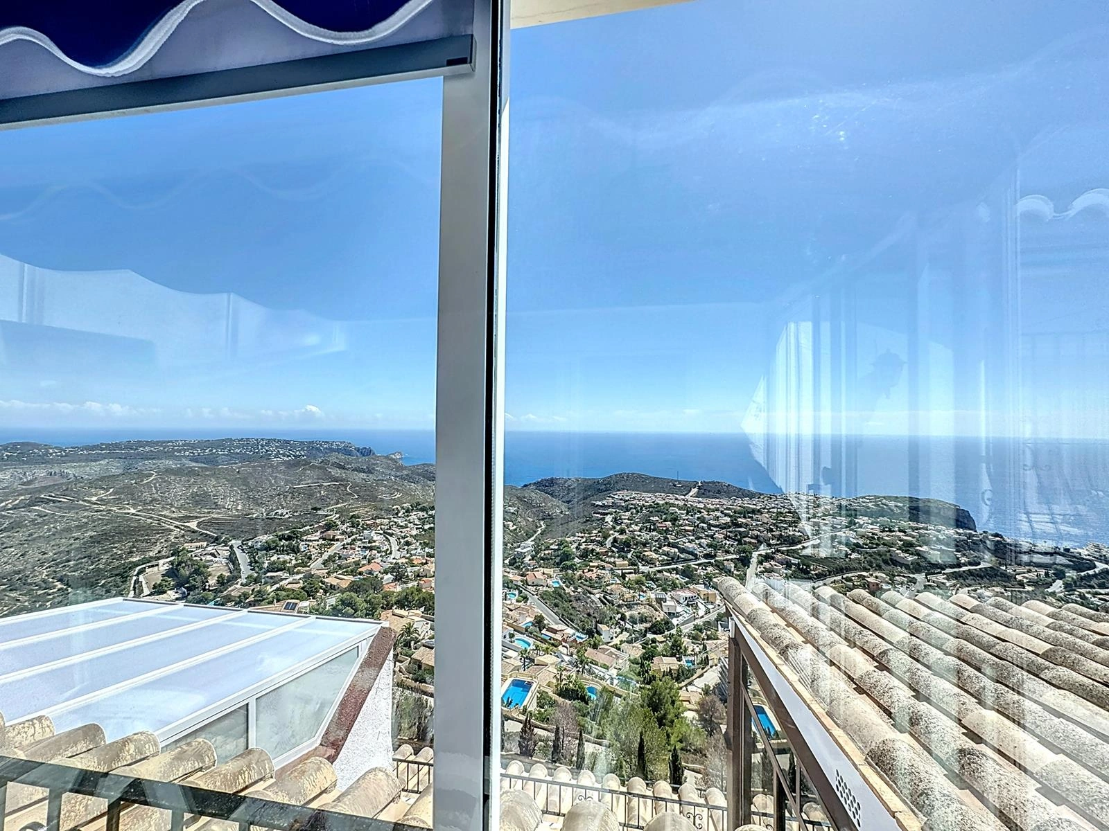 Cumbre del Sol apartamento con vistas espectaculares al mar en Pueblo Panorama