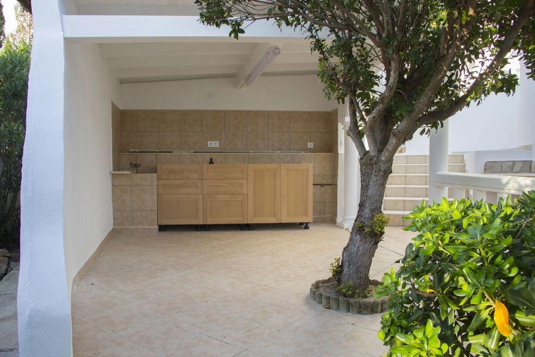 Cumbre del Sol villa renovada con vistas al mar