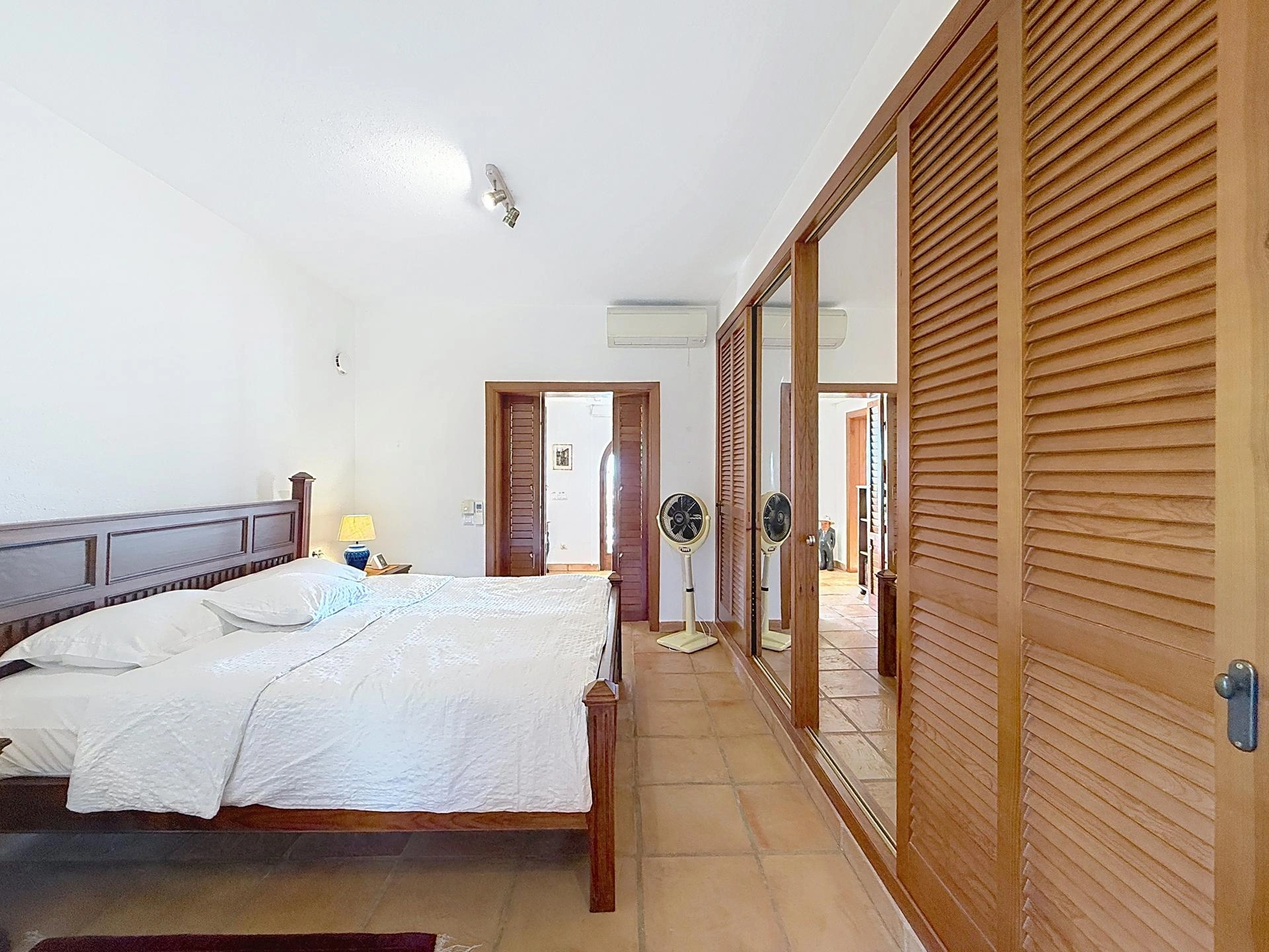 Cumbre del Sol villa on a double plot with panoramic views in Kalmias