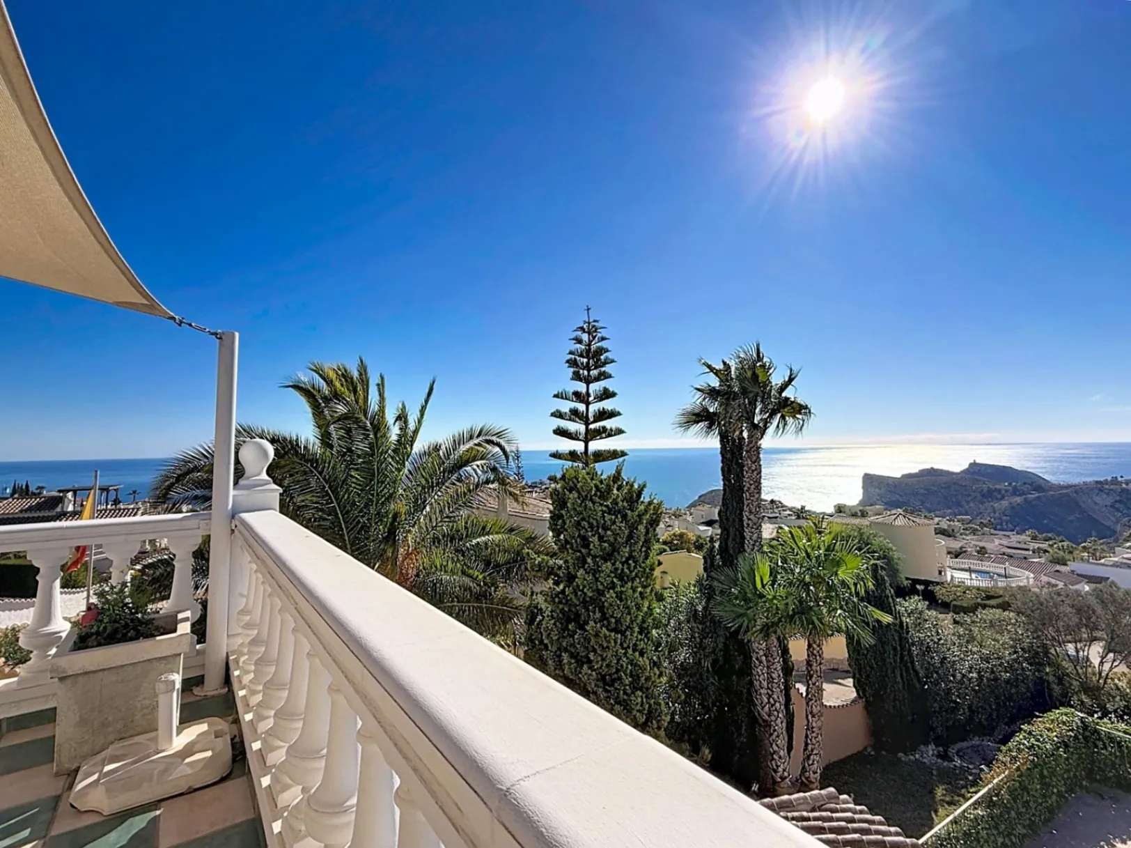Cumbre del Sol villa on a double plot with panoramic views in Kalmias