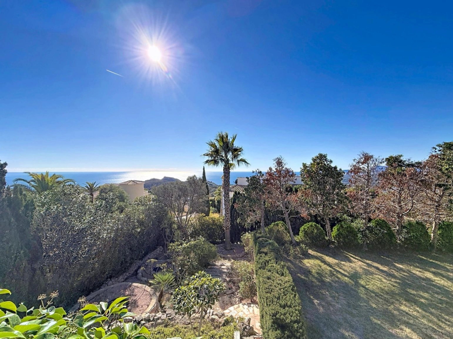 Cumbre del Sol villa on a double plot with panoramic views in Kalmias
