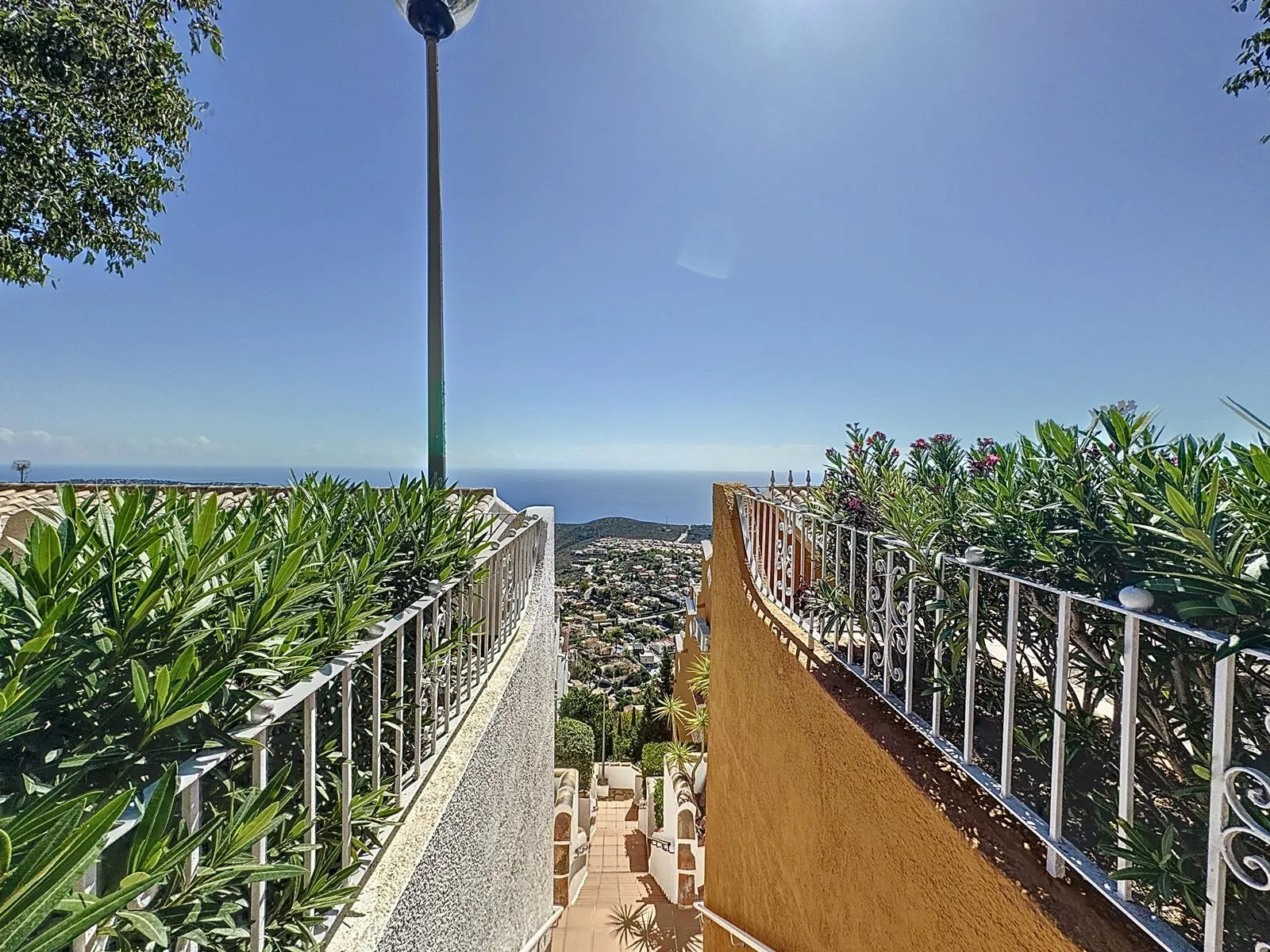 Cumbre del Sol apartamento con vistas espectaculares al mar en Pueblo Panorama