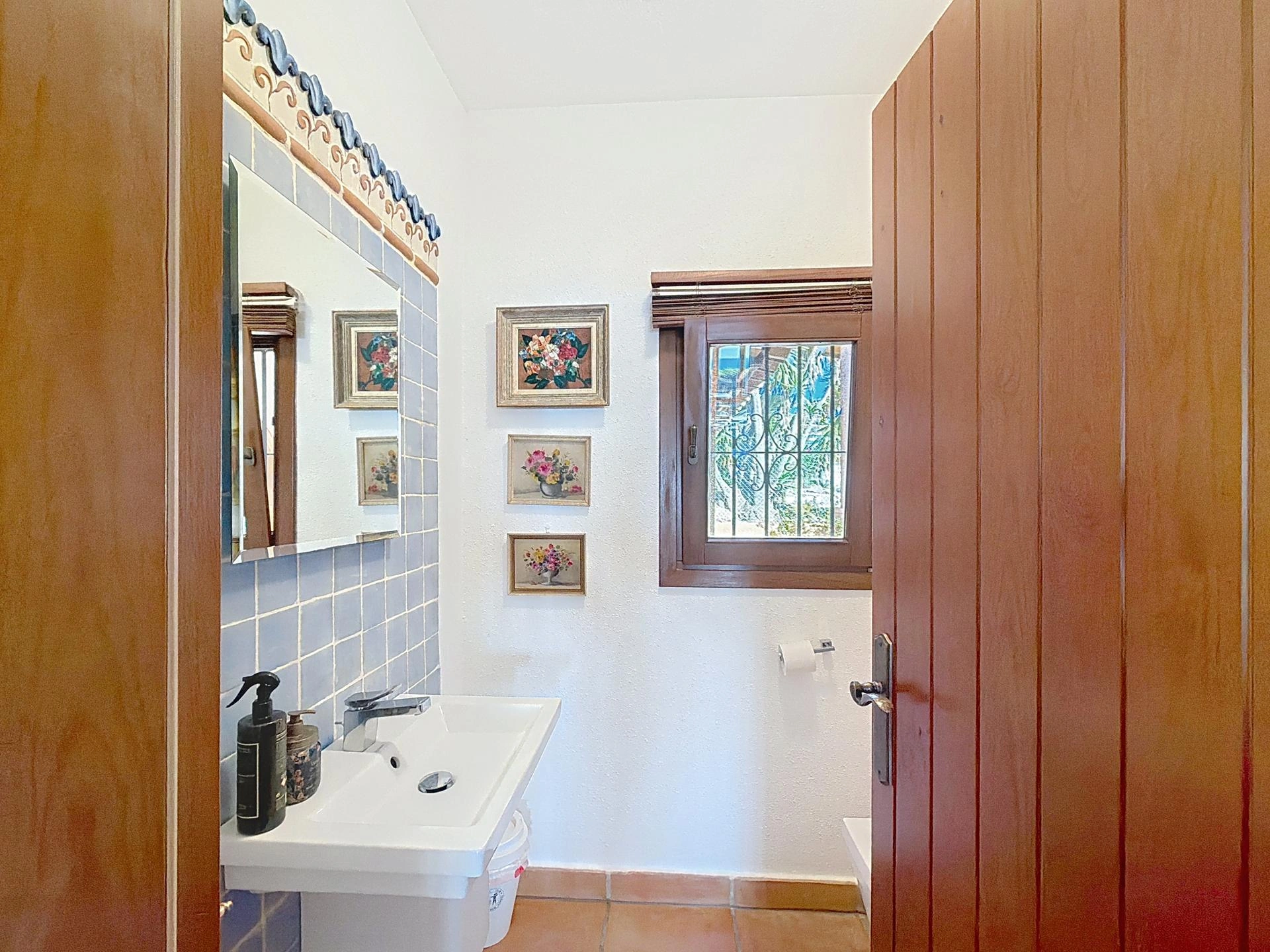 Cumbre del Sol villa on a double plot with panoramic views in Kalmias