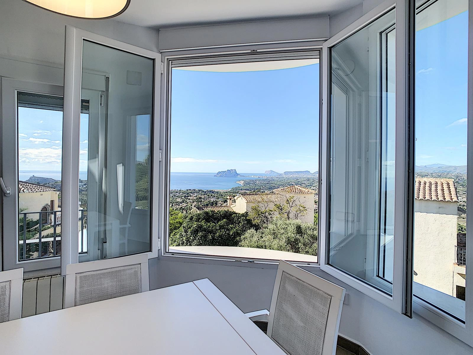 Cumbre del Sol villa renovada con vistas al mar