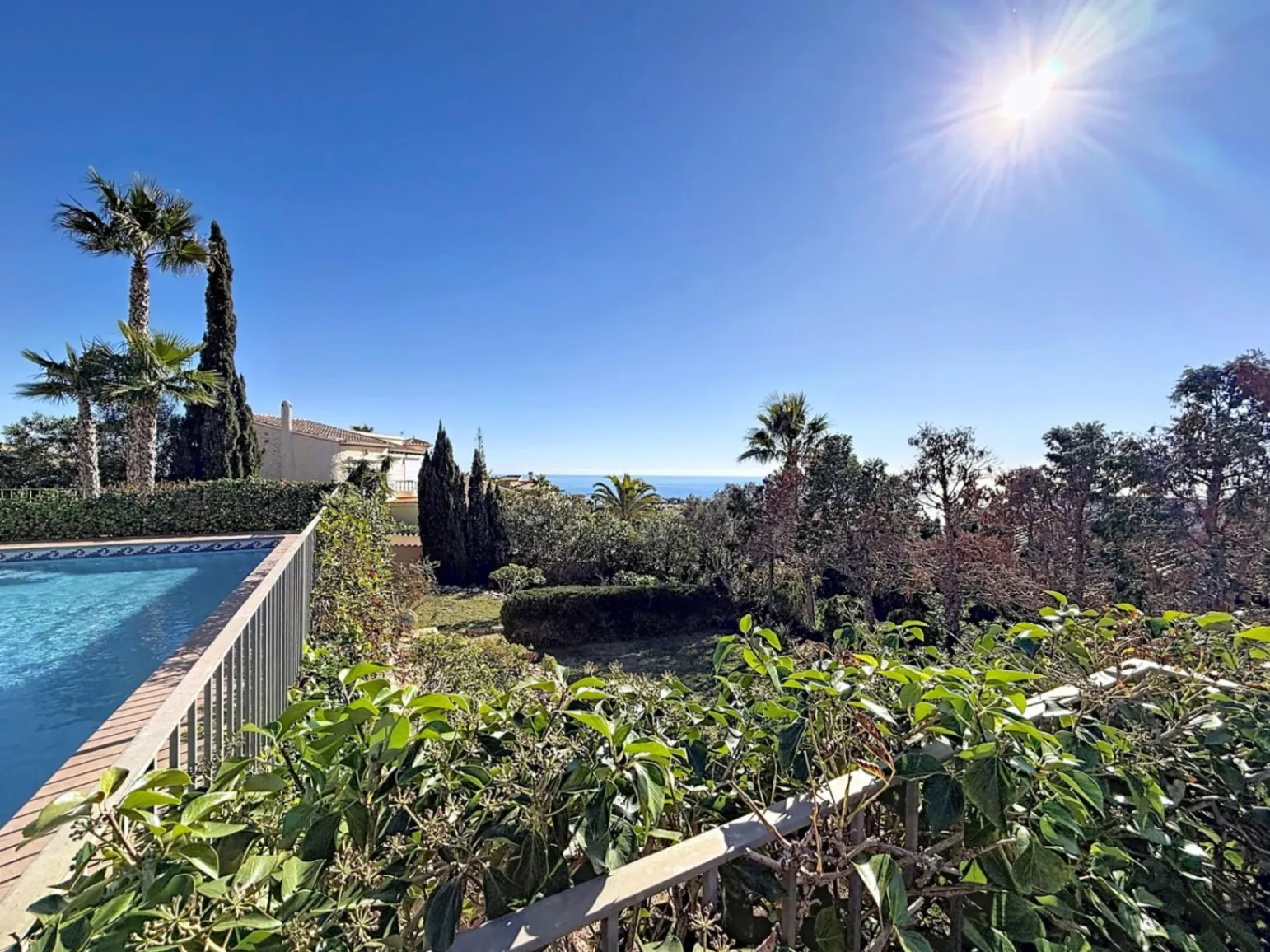 Cumbre del Sol villa on a double plot with panoramic views in Kalmias