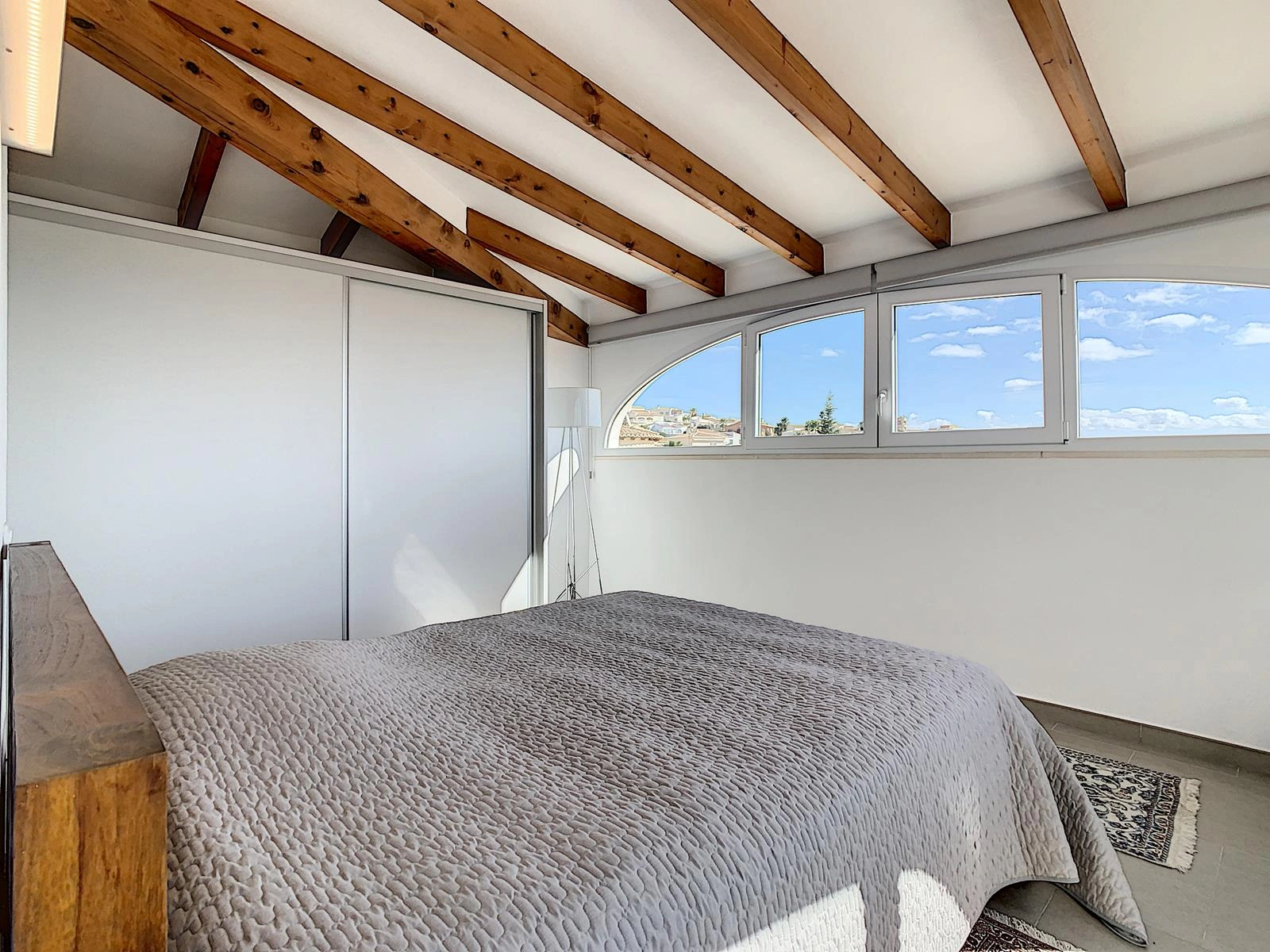 Cumbre del Sol villa renovada con vistas al mar