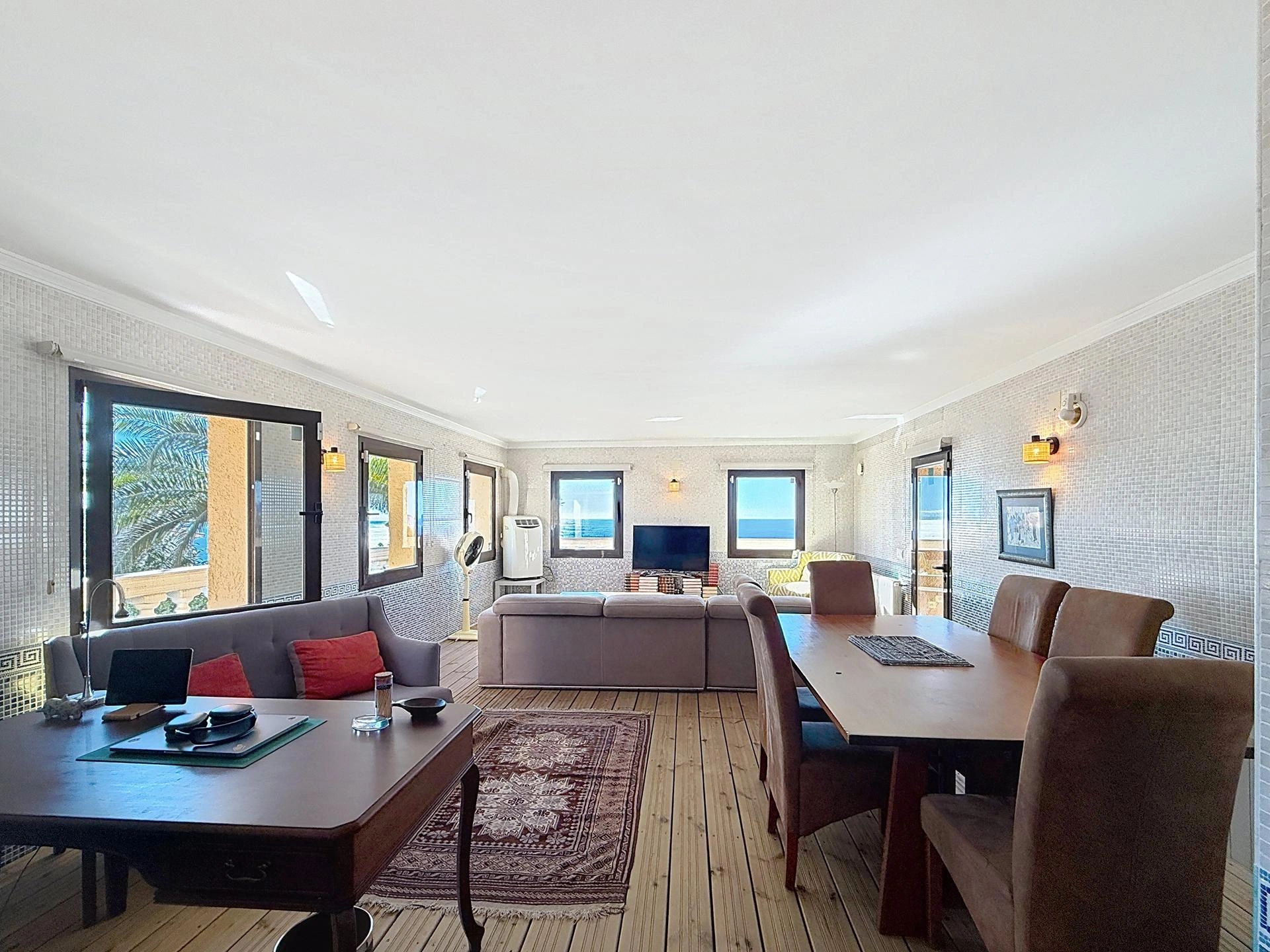 Cumbre del Sol villa on a double plot with panoramic views in Kalmias