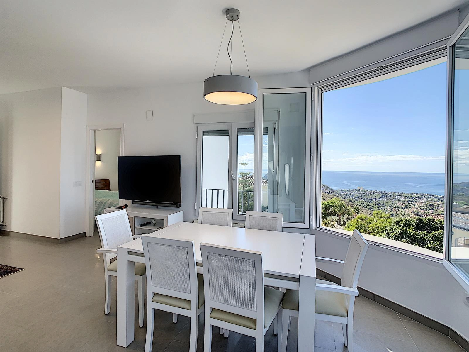 Cumbre del Sol villa renovada con vistas al mar
