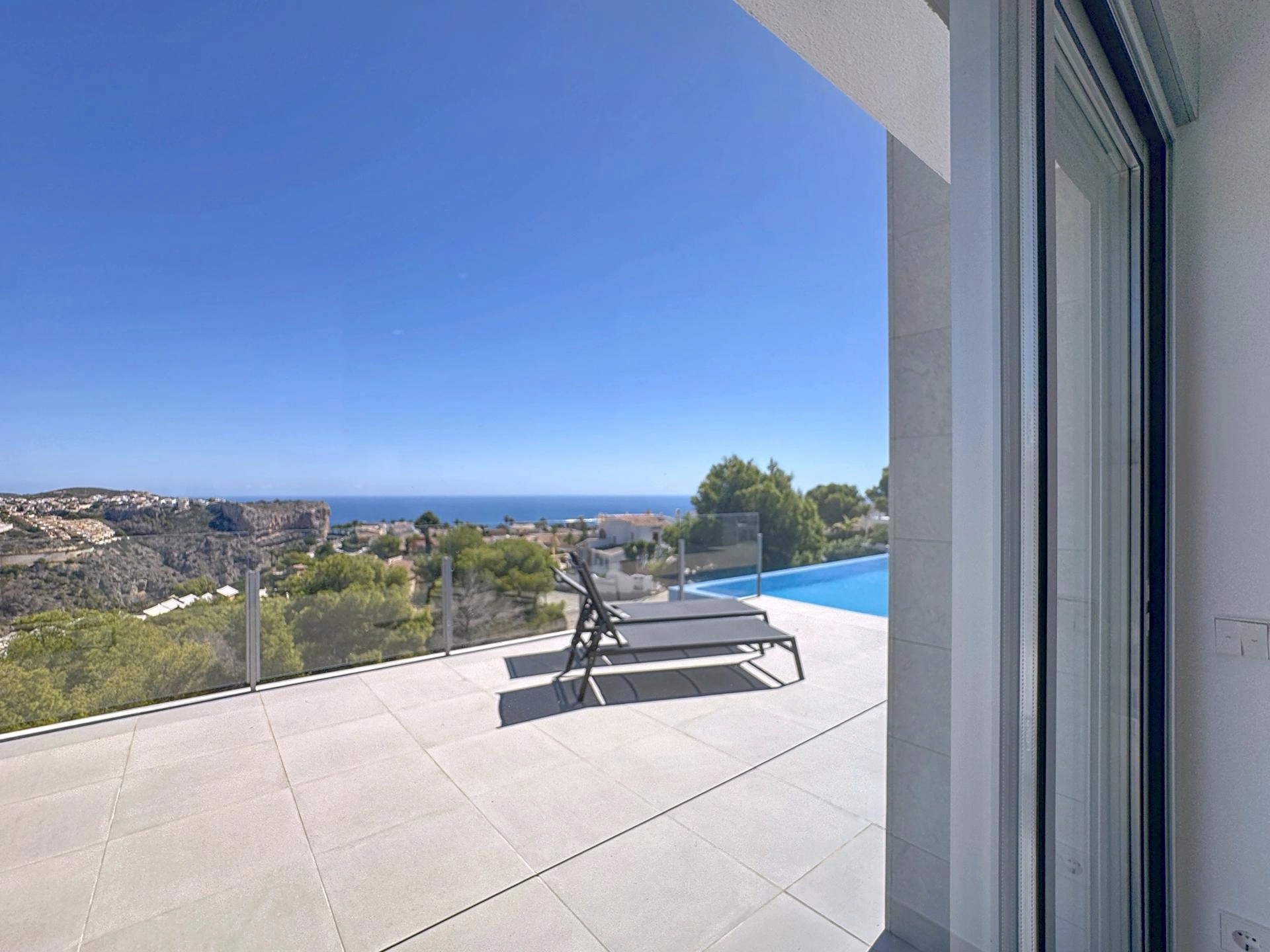 Cumbre del Sol villa moderna con vistas al mar y piscina privada