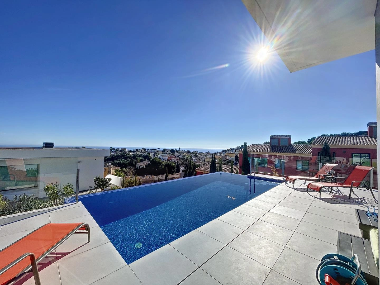 Villa moderna con vistas al mar y piscina privada