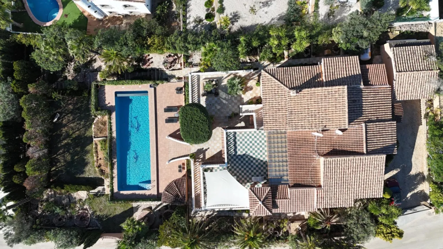 Cumbre del Sol villa on a double plot with panoramic views in Kalmias