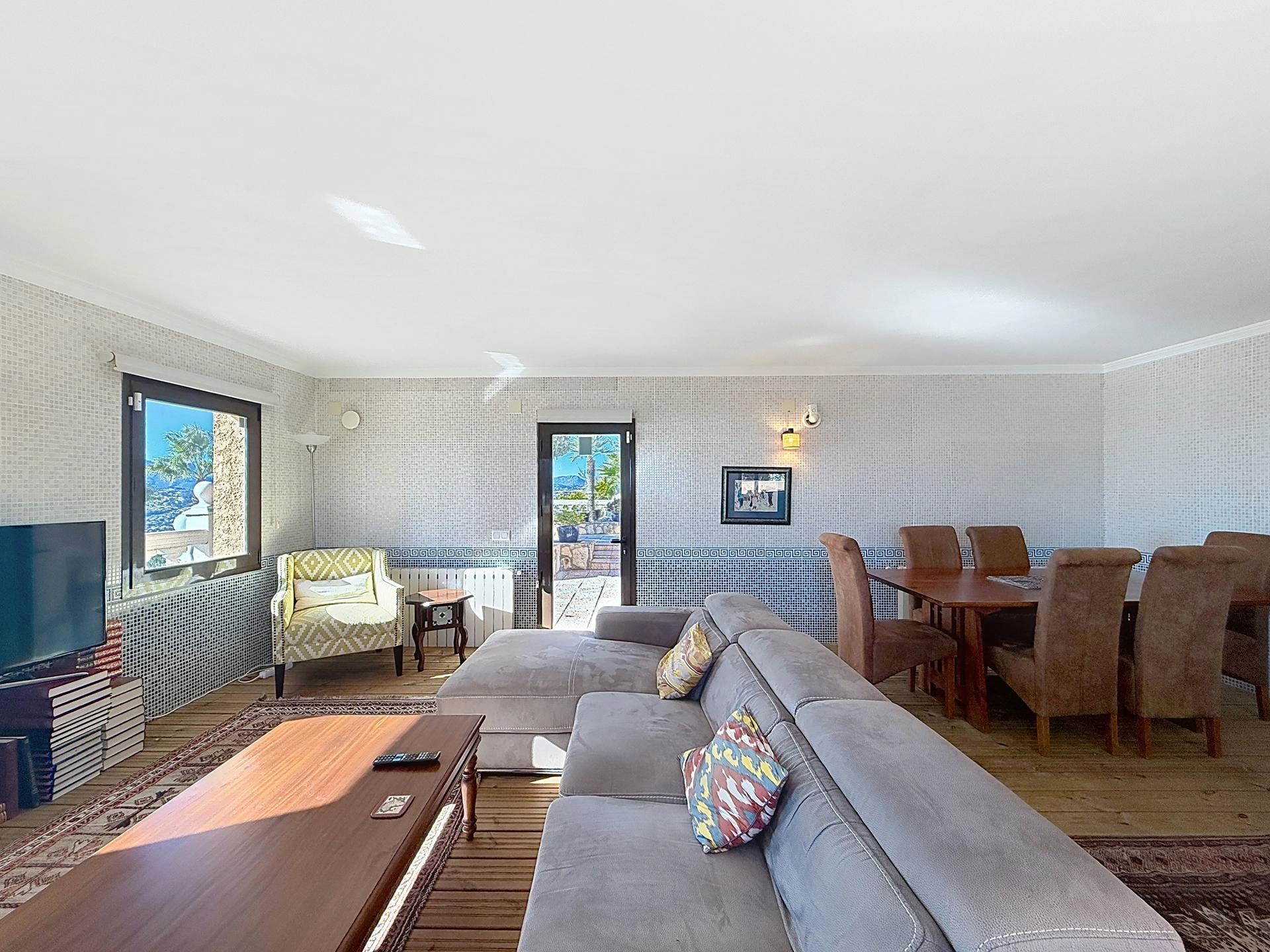Cumbre del Sol villa on a double plot with panoramic views in Kalmias