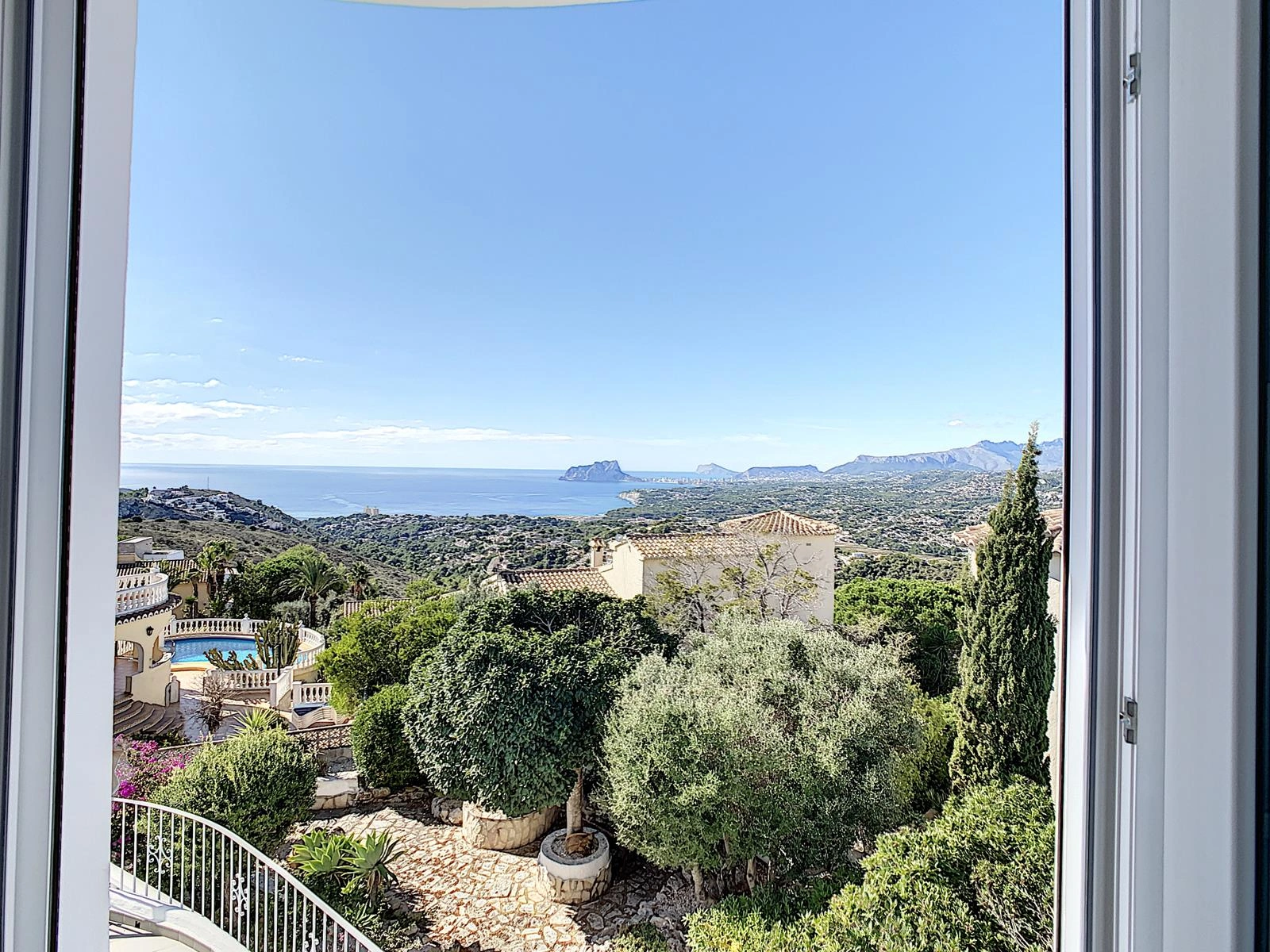 Cumbre del Sol villa renovada con vistas al mar