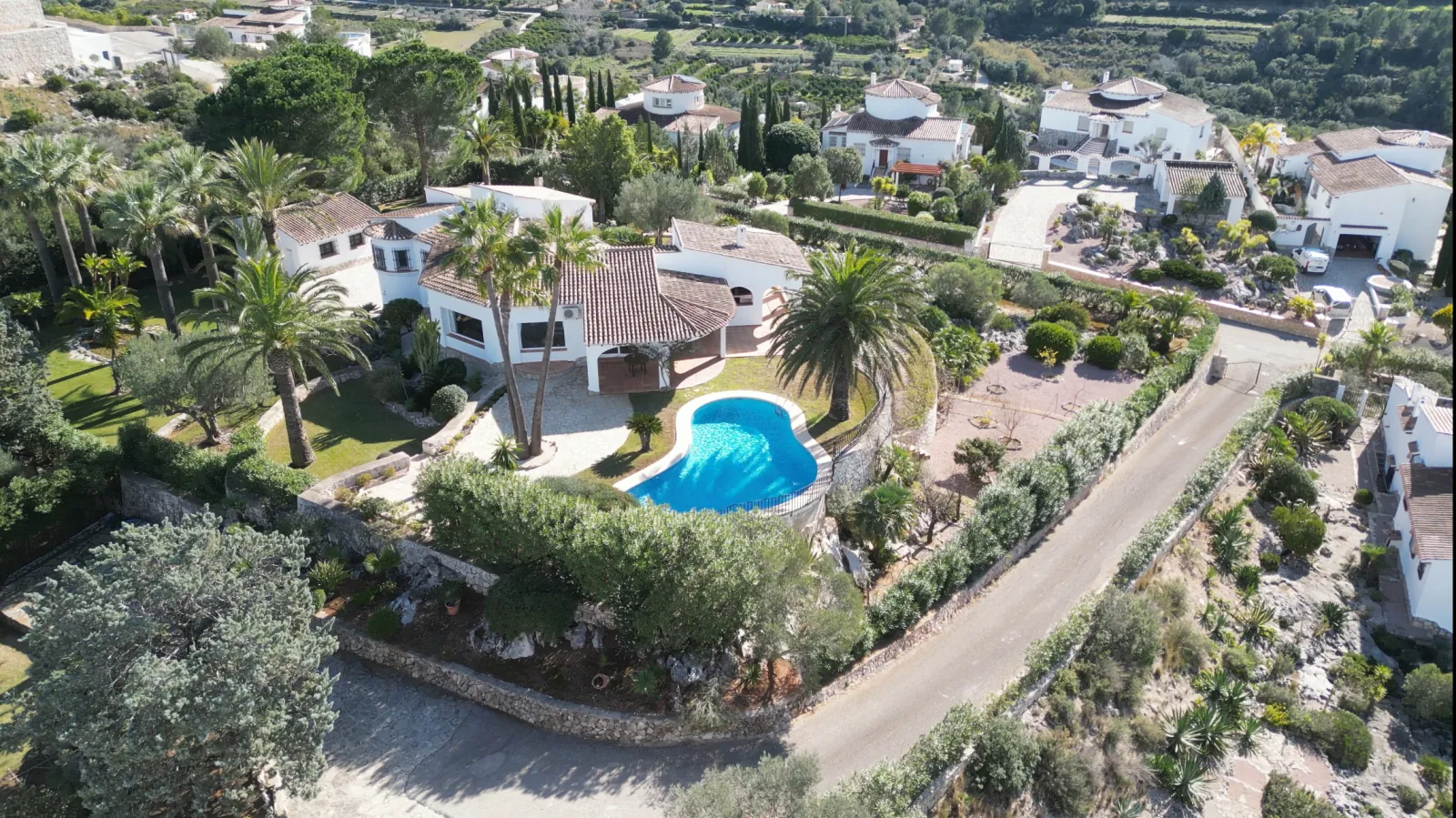 Villa exclusive de style finca avec vue panoramique à couper le souffle, piscine et jardin luxuriant sur le Monte Pego