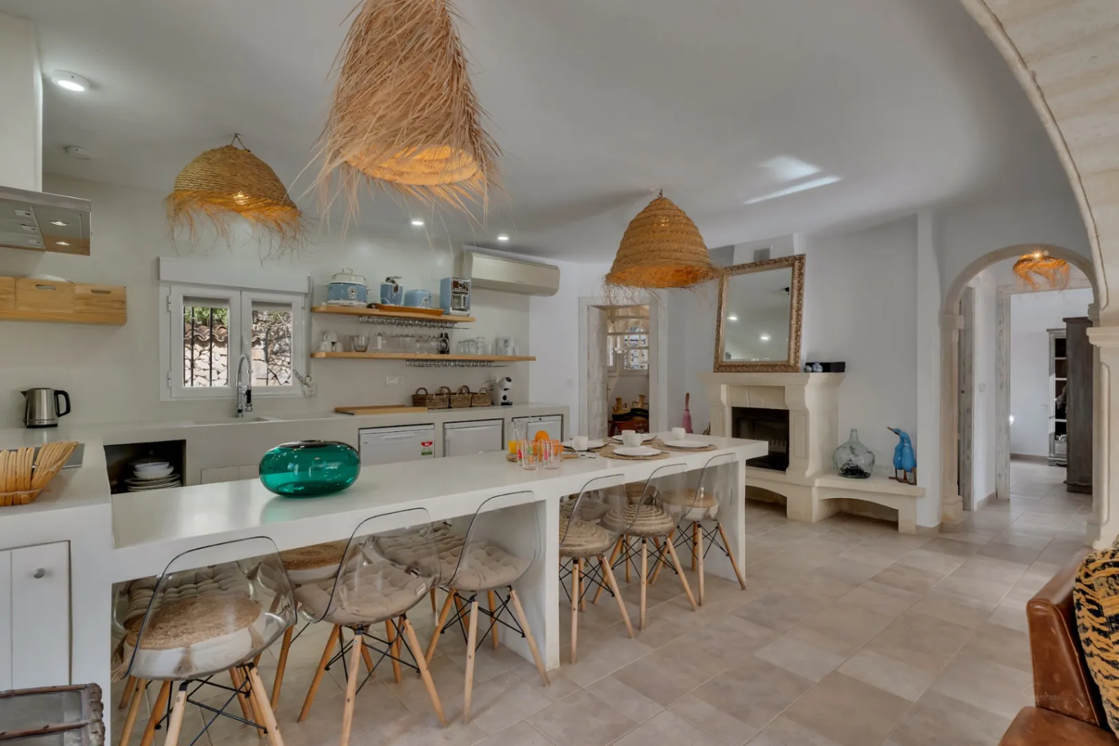 Hermosa, espaciosa villa con vistas al mar en venta en Benimeit, Moraira