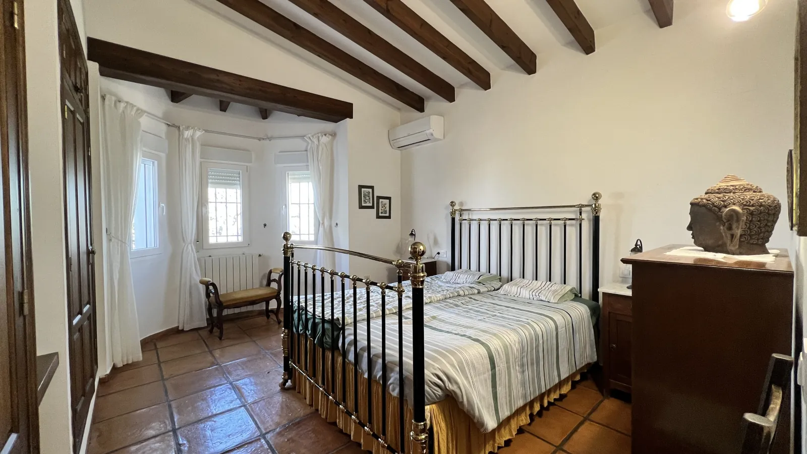Villa exclusive de style finca avec vue panoramique à couper le souffle, piscine et jardin luxuriant sur le Monte Pego