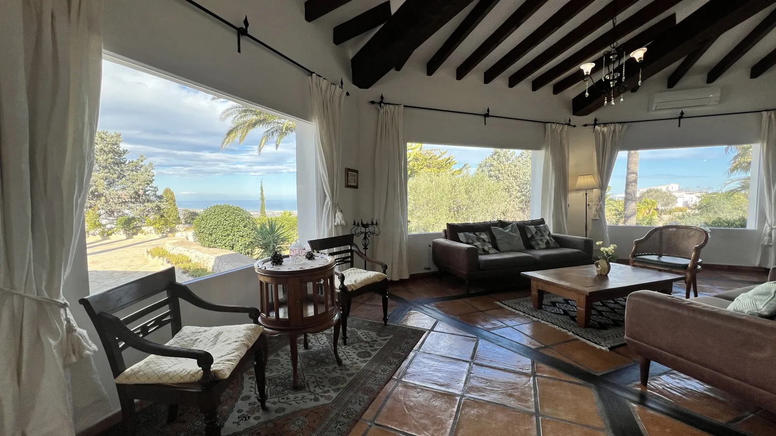 Villa exclusive de style finca avec vue panoramique à couper le souffle, piscine et jardin luxuriant sur le Monte Pego