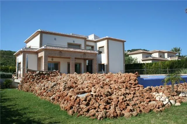 Chalet de lujo como nuevo, mejores calidades, piscina con cascada, apartamento para huéspedes. calefacción por suelo radiante, vistas al mar, garaje y mucho mas