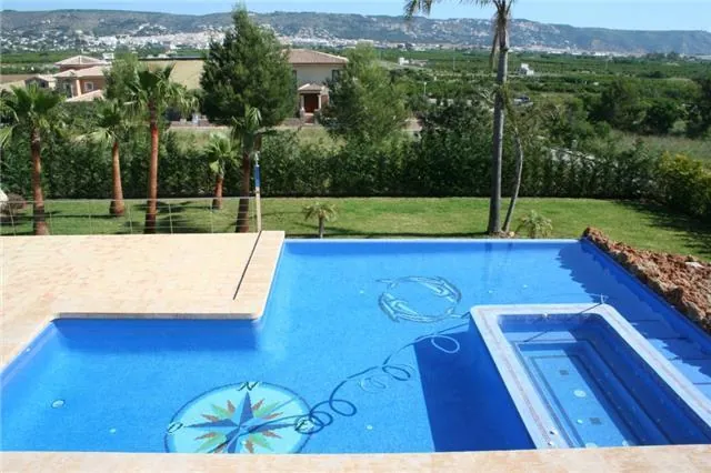 Chalet de lujo como nuevo, mejores calidades, piscina con cascada, apartamento para huéspedes. calefacción por suelo radiante, vistas al mar, garaje y mucho mas
