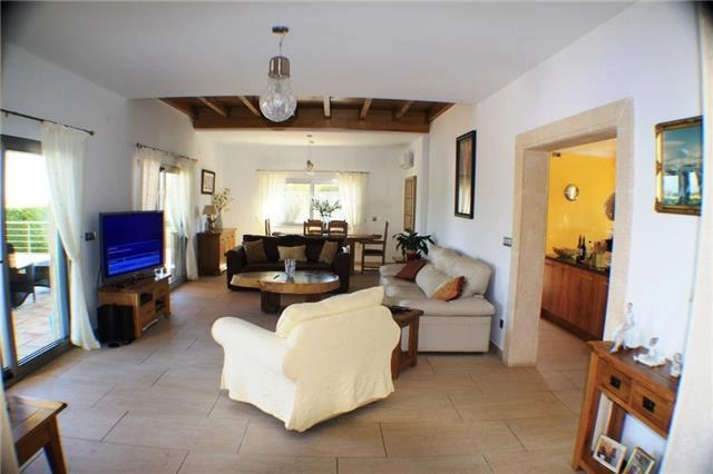 Chalet de lujo como nuevo, mejores calidades, piscina con cascada, apartamento para huéspedes. calefacción por suelo radiante, vistas al mar, garaje y mucho mas