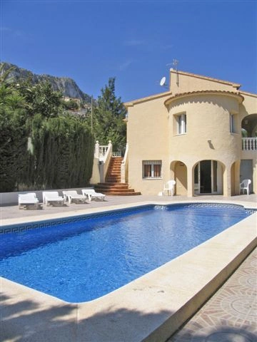 VILLA EN CALPE CON VISTAS ABIERTAS