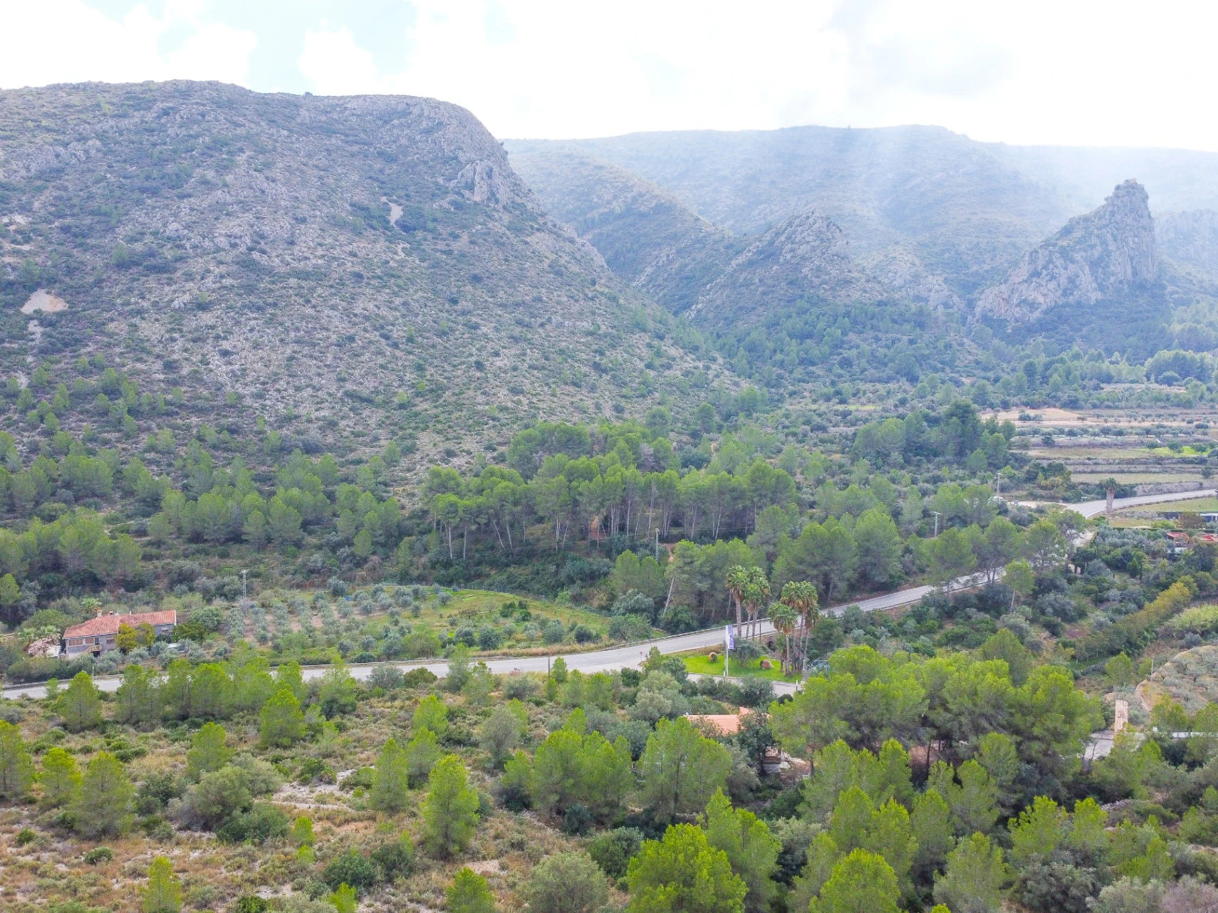 Exclusive new build villa in Ibiza style with pool and panoramic mountain views in Pedreguer.