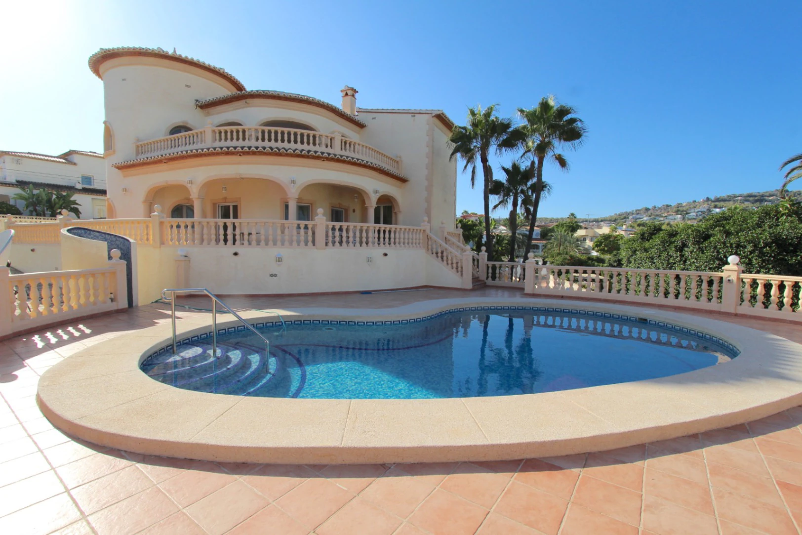VILLA DE ESTILO MEDITERRANEO
