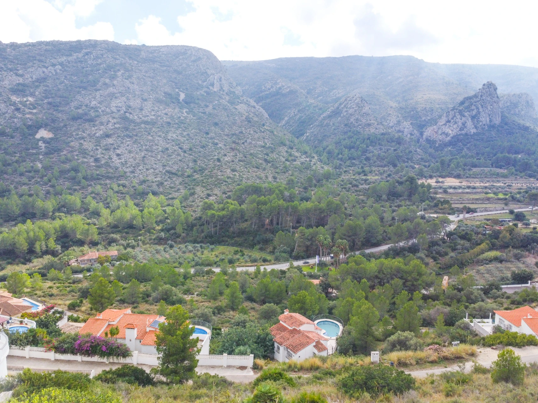 Exclusive new build villa in Ibiza style with pool and panoramic mountain views in Pedreguer.