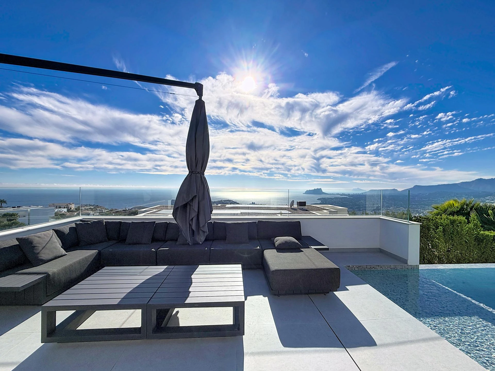 Cumbre del Sol villa de lujo moderna con vistas panorámicas