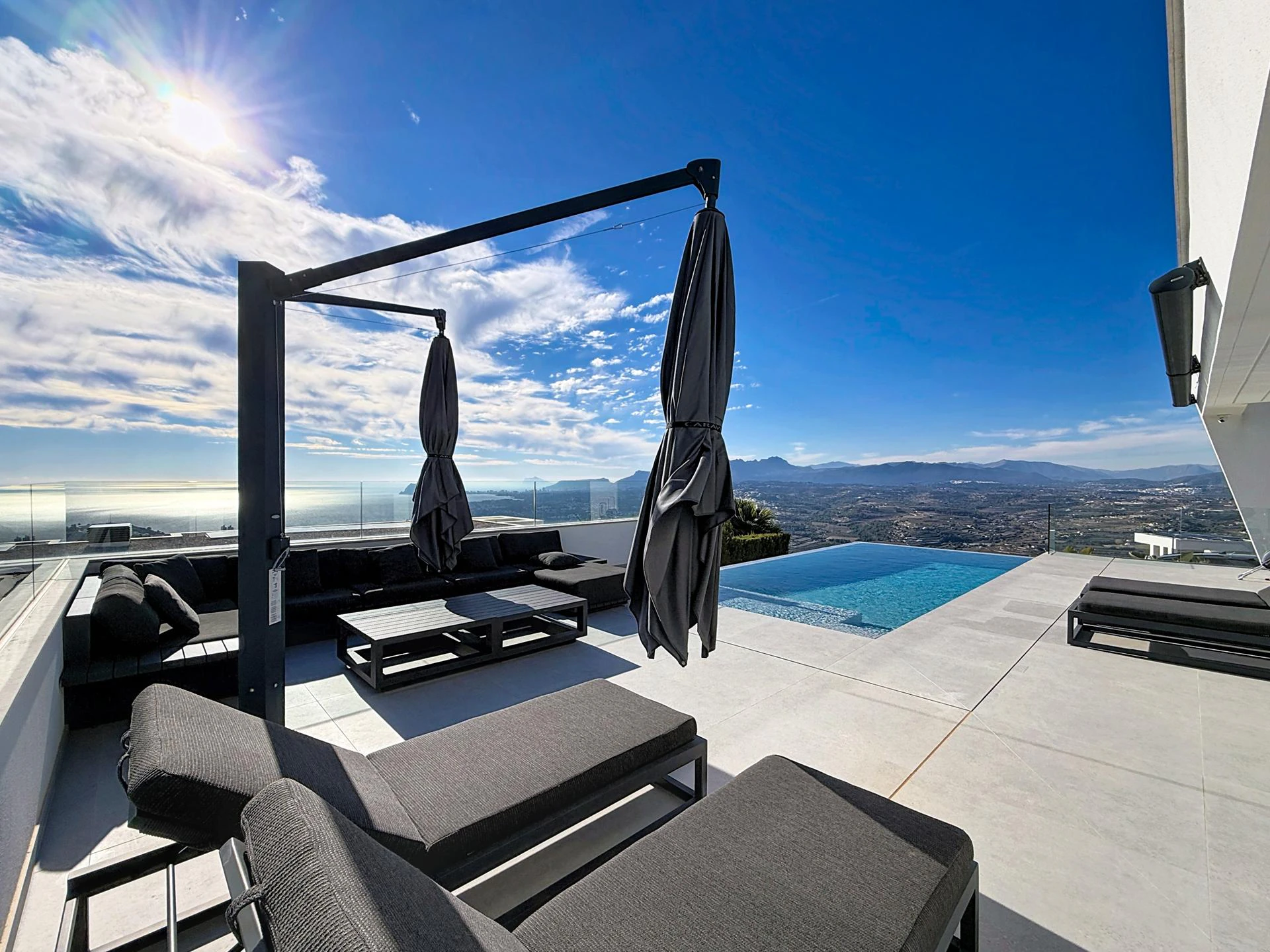Cumbre del Sol villa de lujo moderna con vistas panorámicas